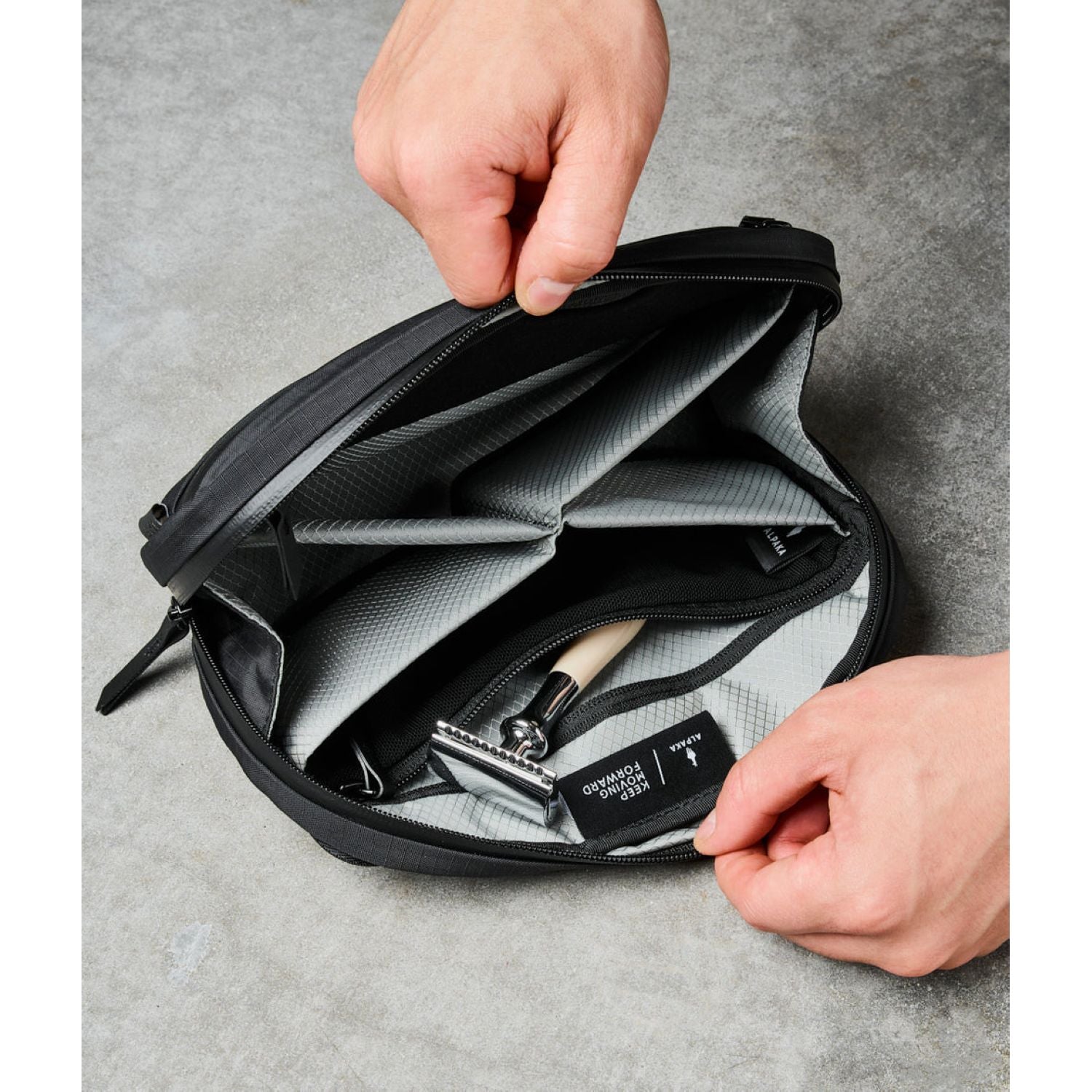 ALPAKA Toiletry Bag (Black)