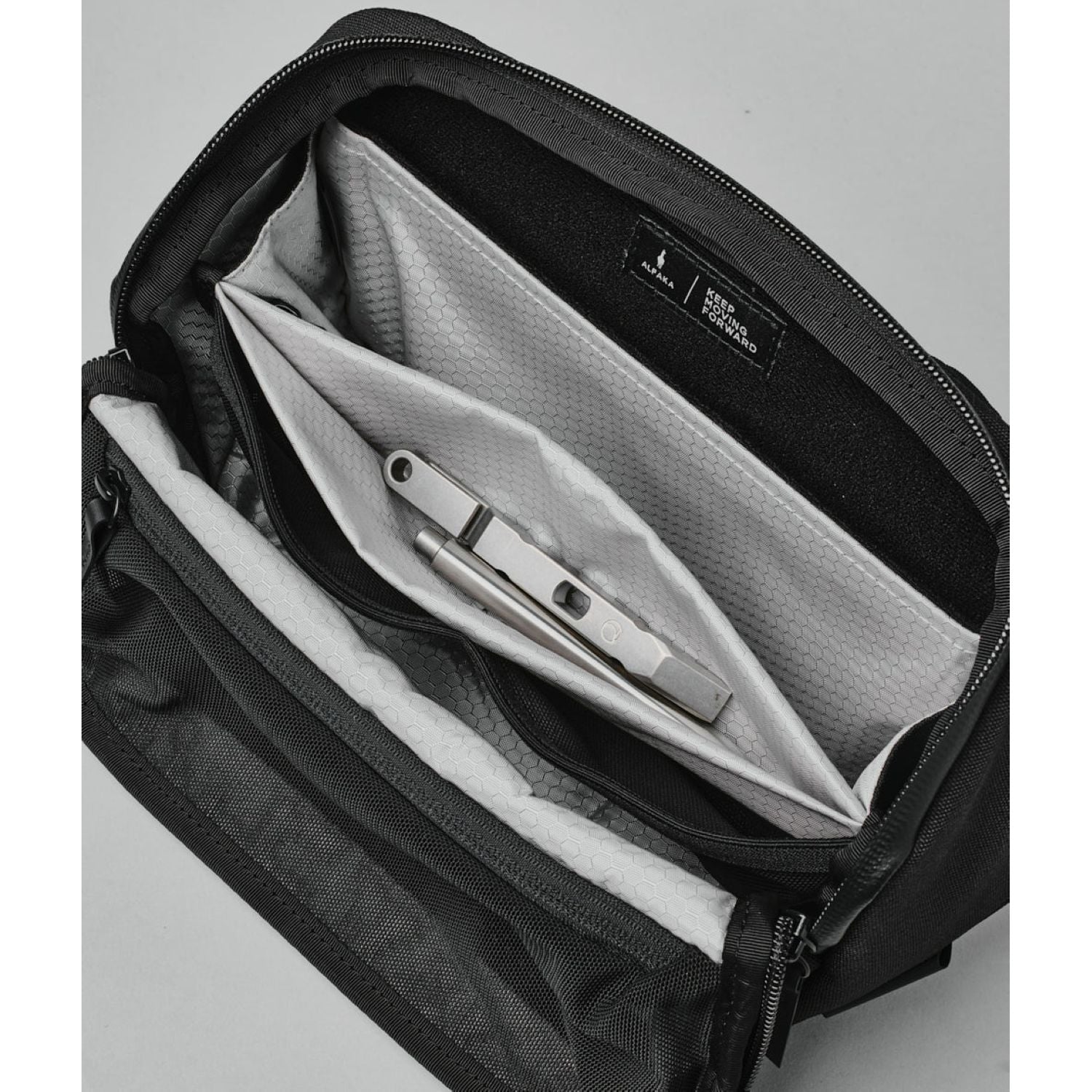 ALPAKA Vertex Pouch Axoflux 600D (Black)