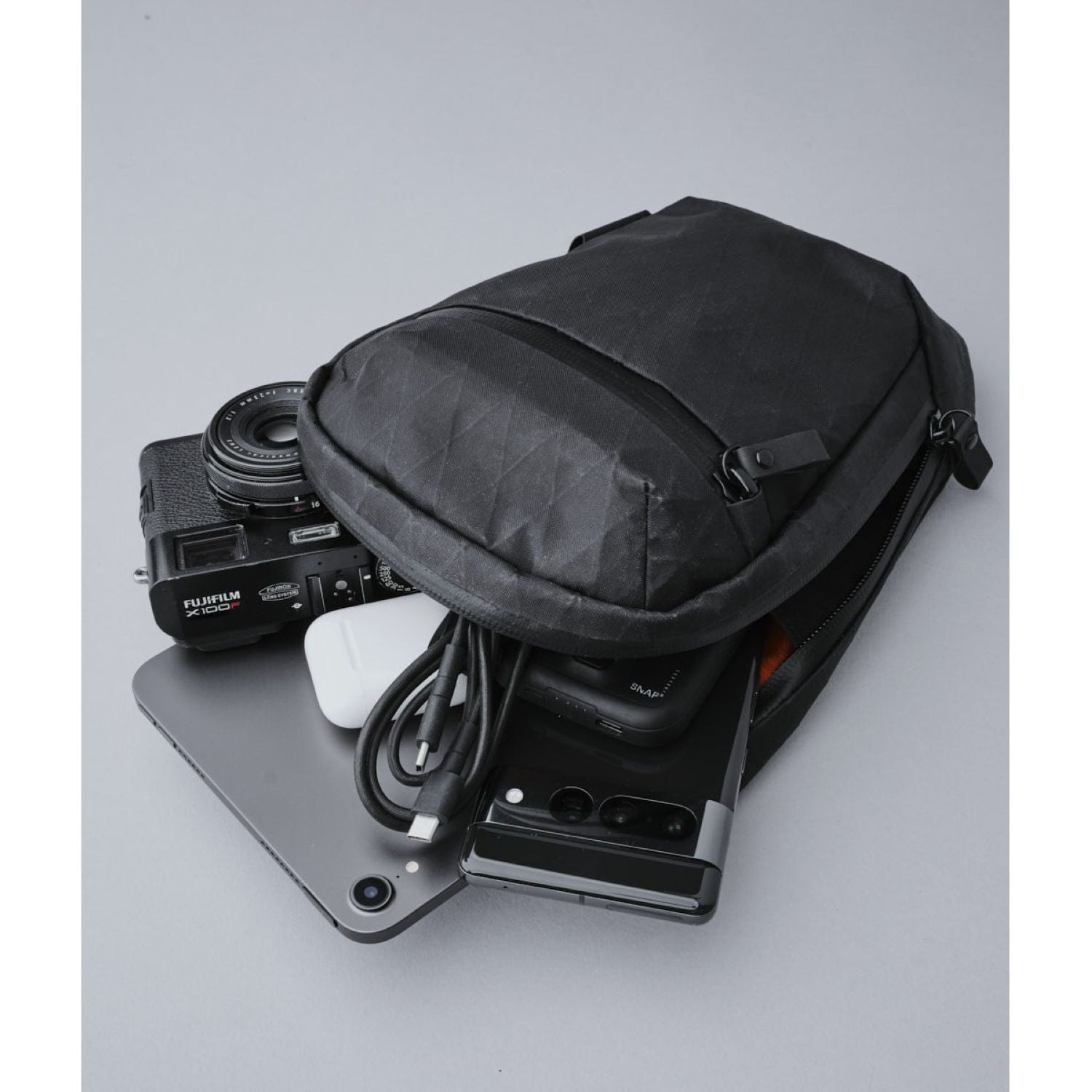 ALPAKA Vertical Sling X-Pac VX21 (Black)