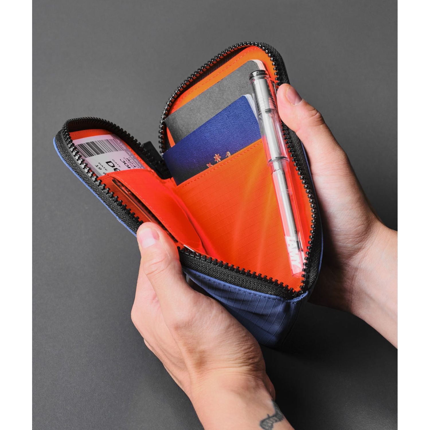 ALPAKA Zip Travel Wallet Axoflux 210D (Blue)