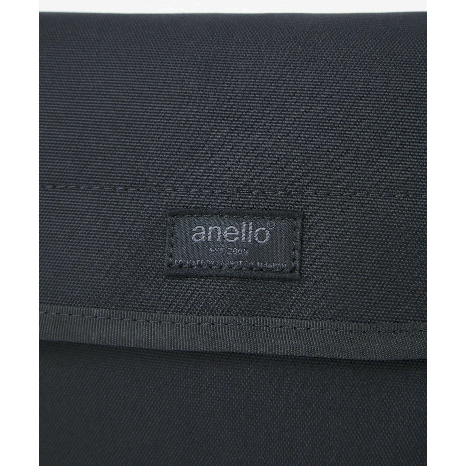 Anello Kuro Mini Messenger Bag (Black)