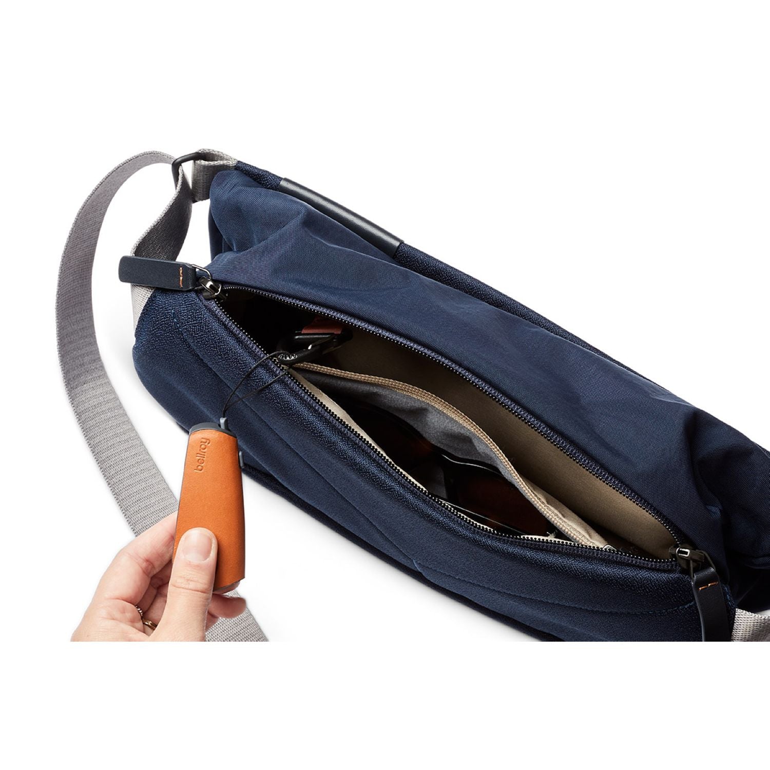 Bellroy Sling - Navy