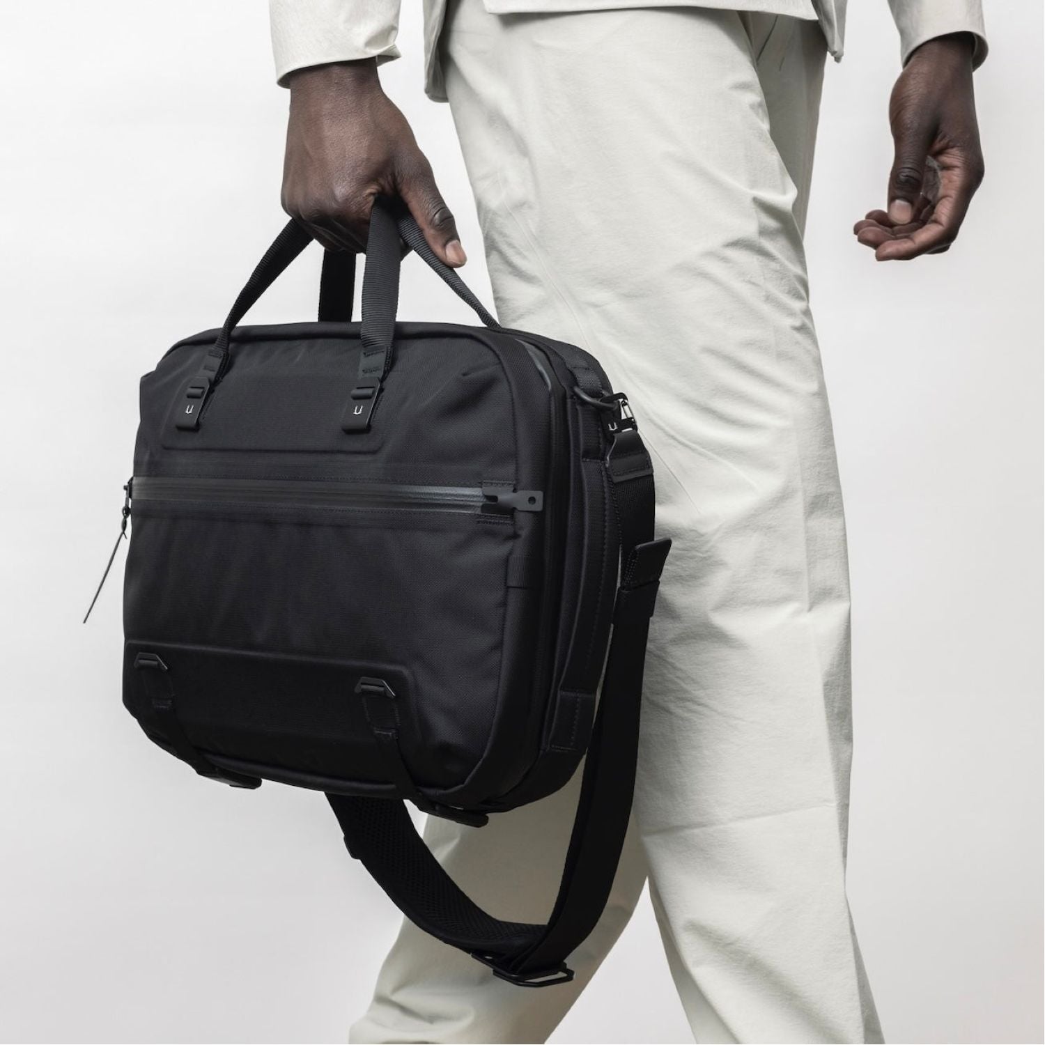 Black Ember Forge SB 16 Laptop Shoulder Bag 20L - Jet Black