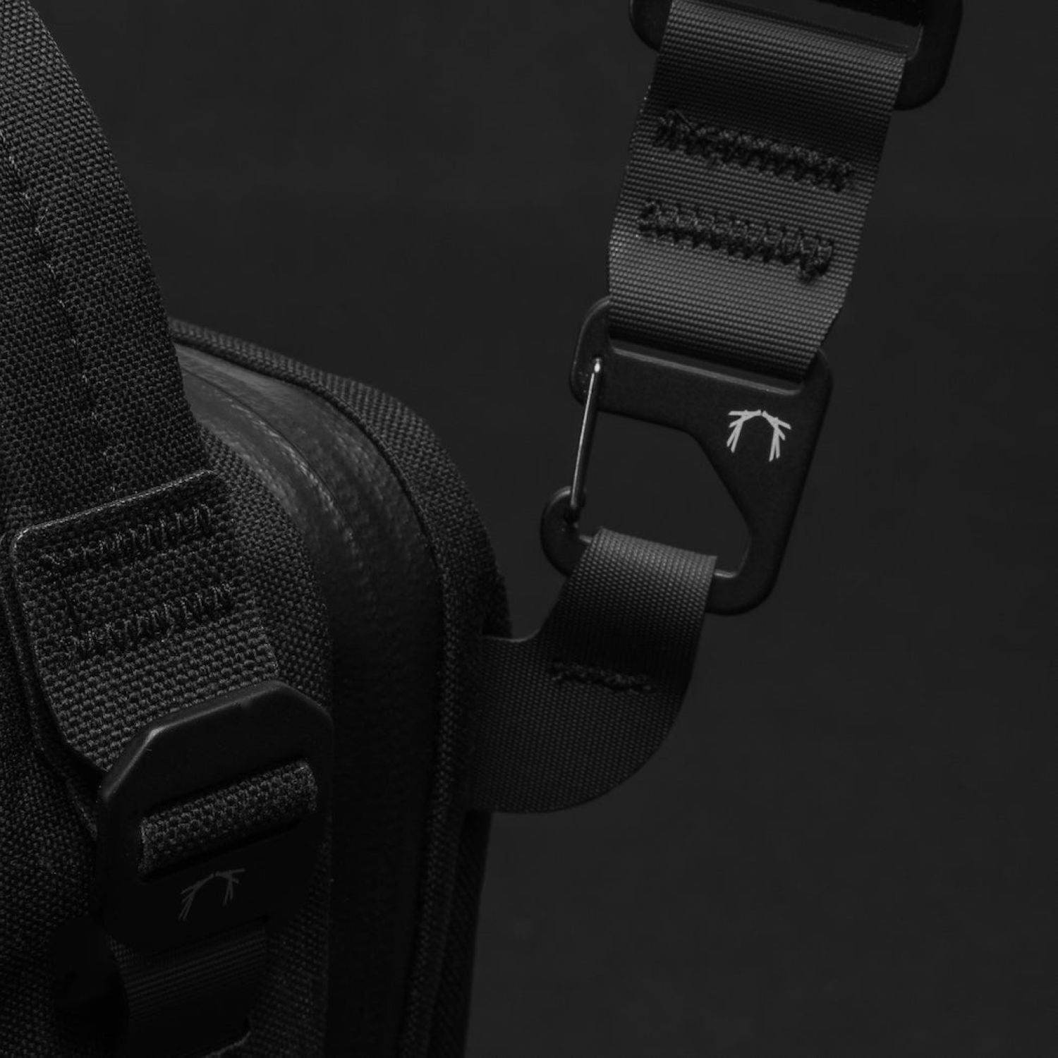 Black Ember Kompak Sling Bag 5L - Jet Black