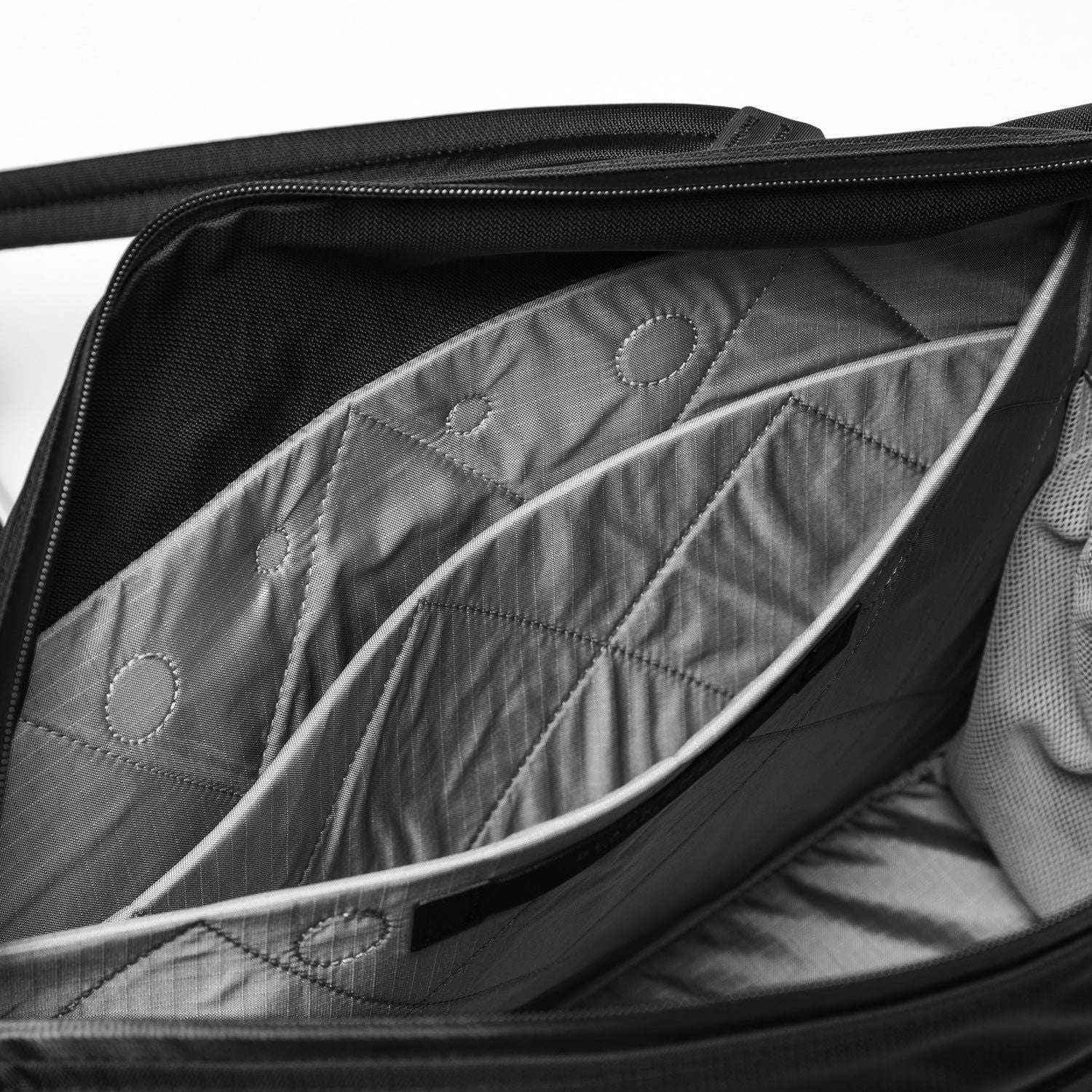 Black Ember WPT 14 Laptop Shoulder Tote 20L - Jet Black