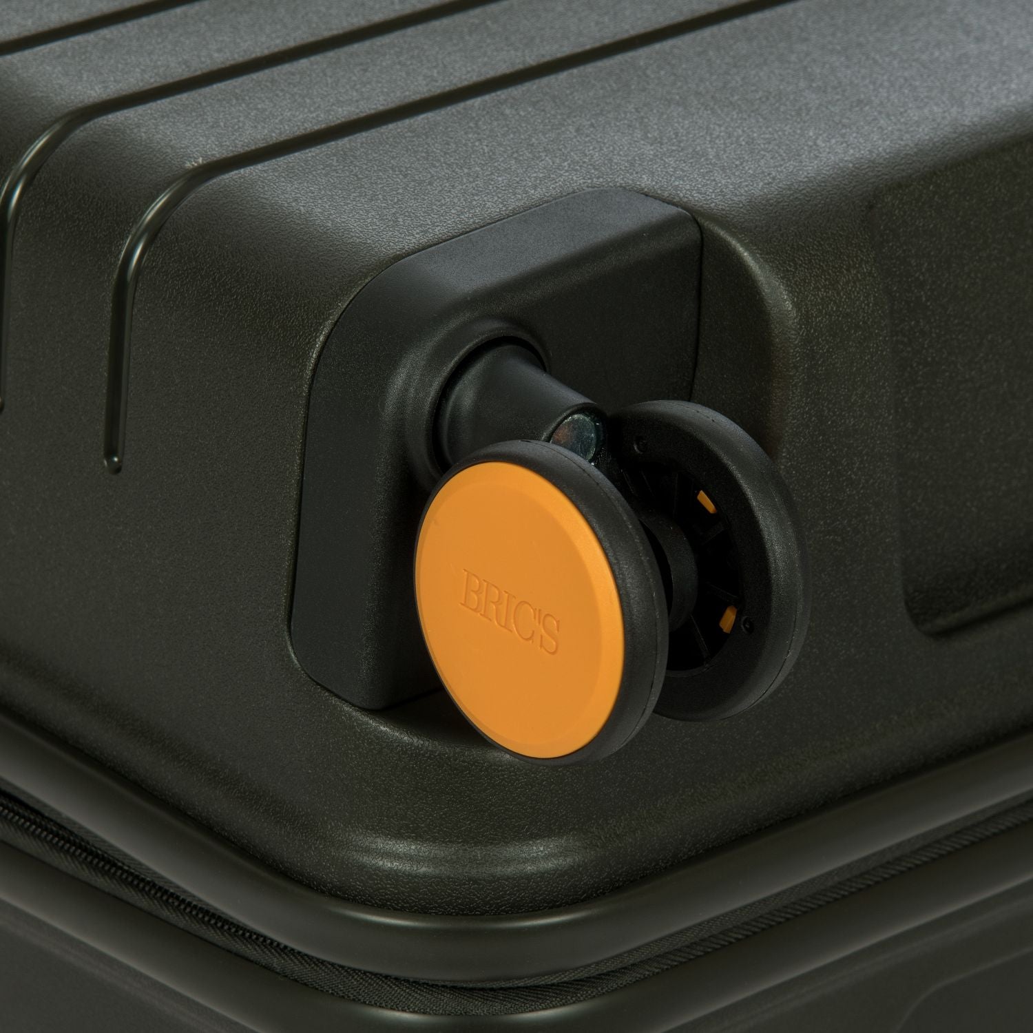 BRIC'S Ulisse 28" Expandable Medium Luggage Spinner (Olive)