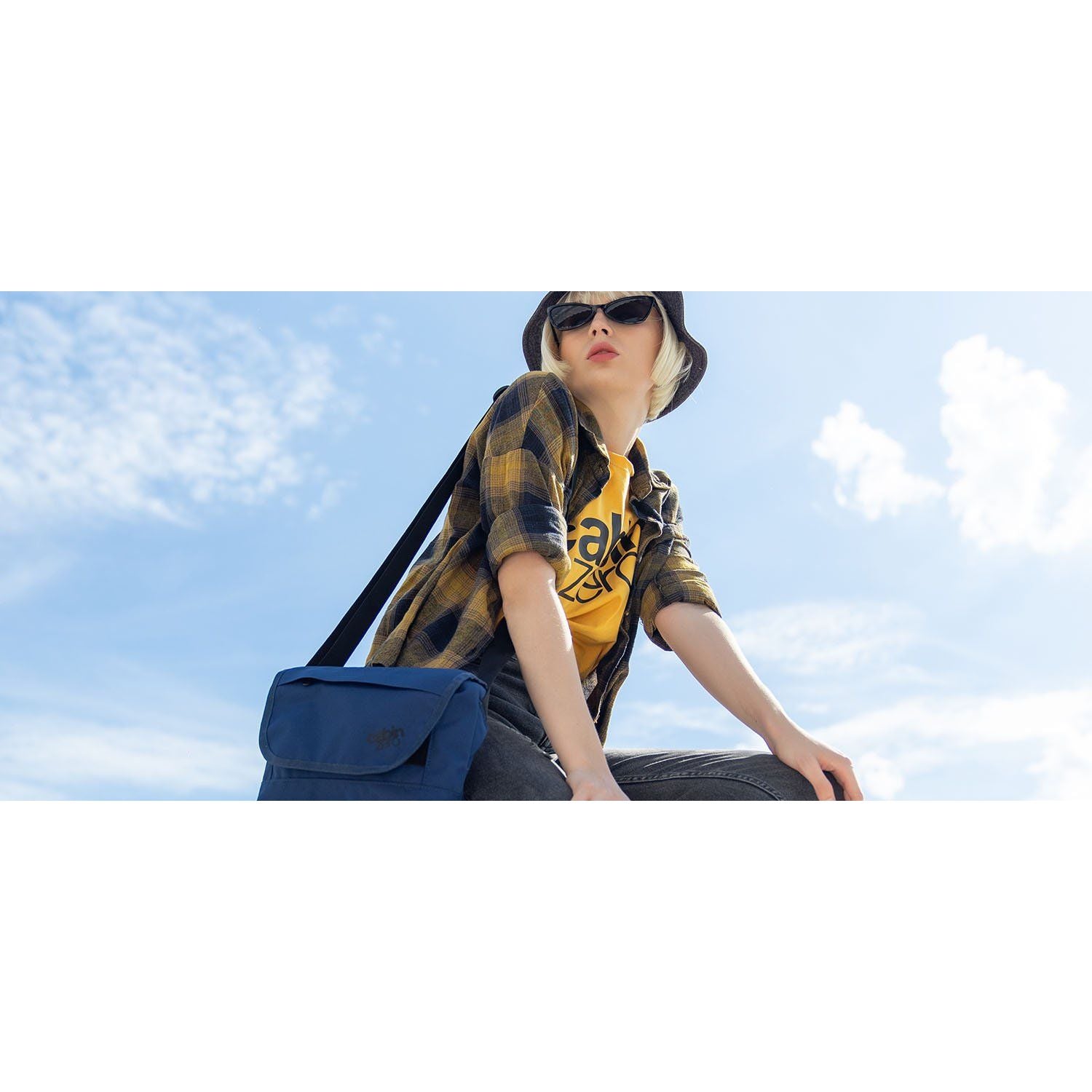 Cabinzero Flapjack Shoulder Bag 4L (Navy)