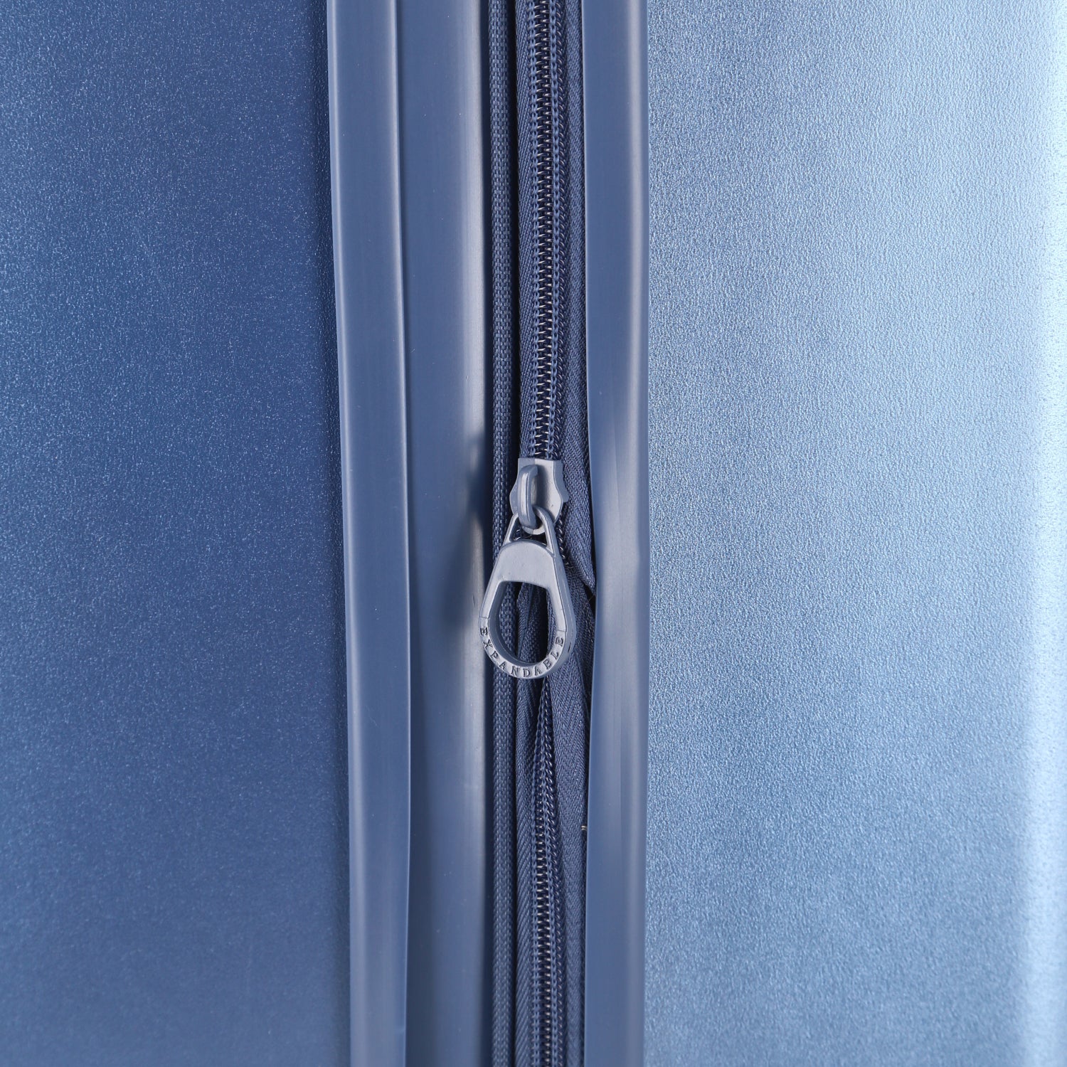 Crossing Miles Polycarbonate Expandable 24" Medium Luggage Spinner - Gunmetal