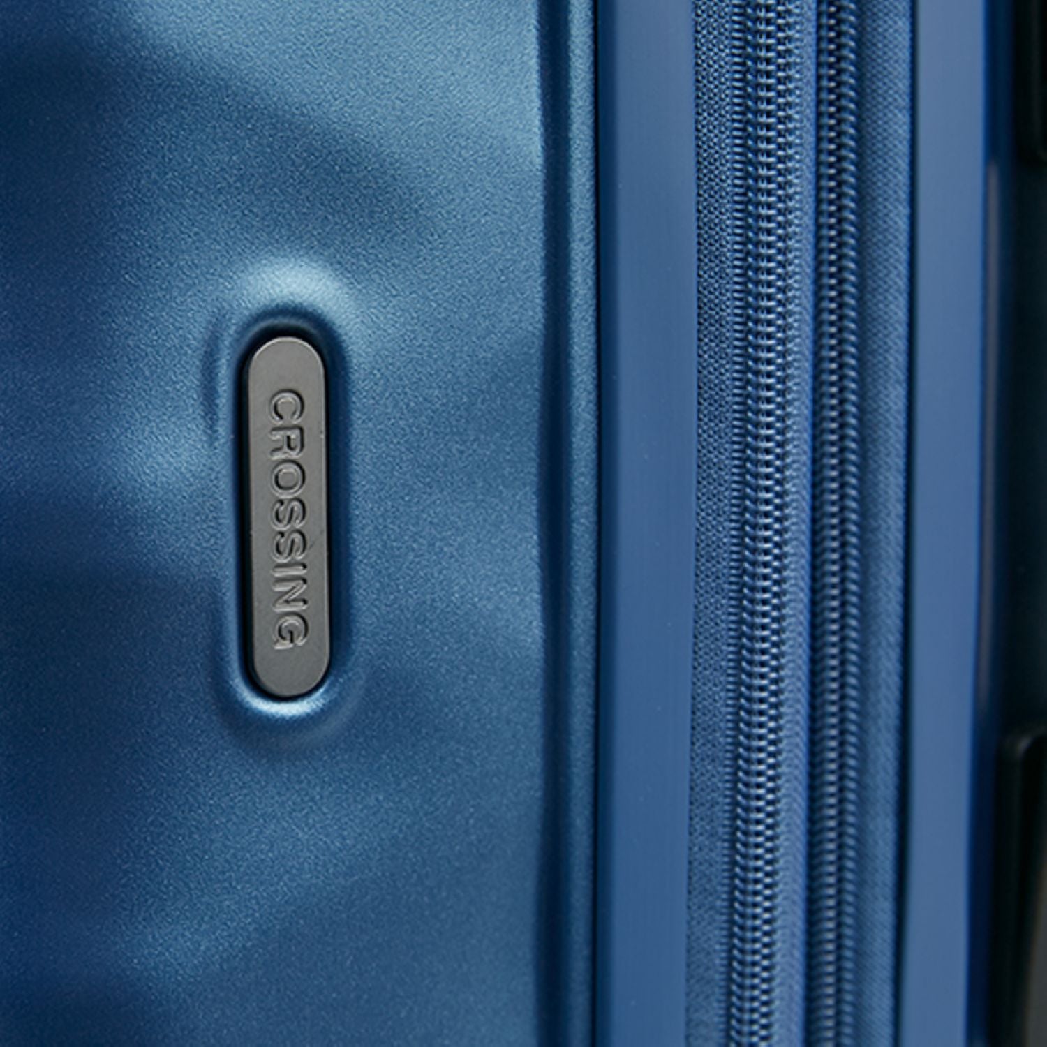 Crossing Arc Pc Upright Medium Luggage 24" (Black)