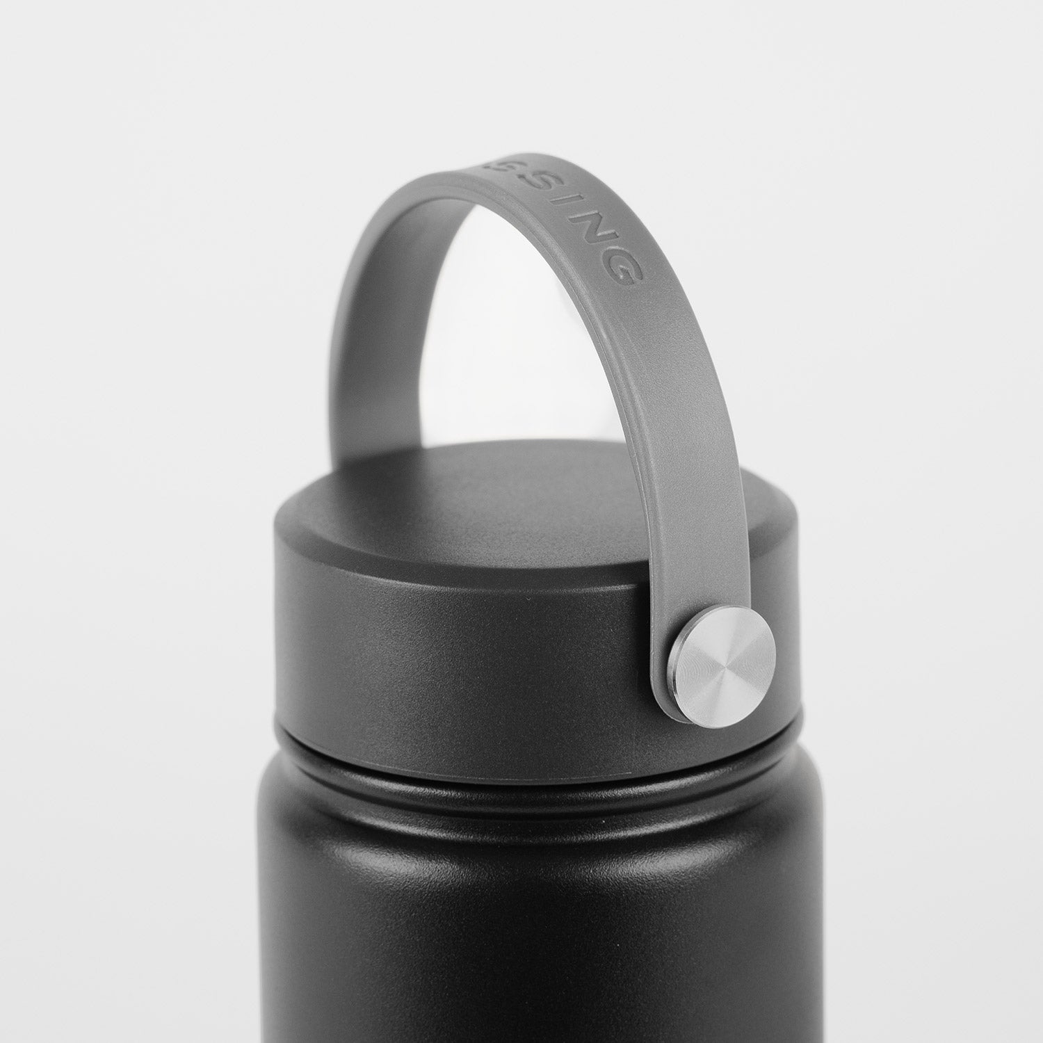 Crossing Urban Insulated S/S Bottle W Handle 540ml - Ebony