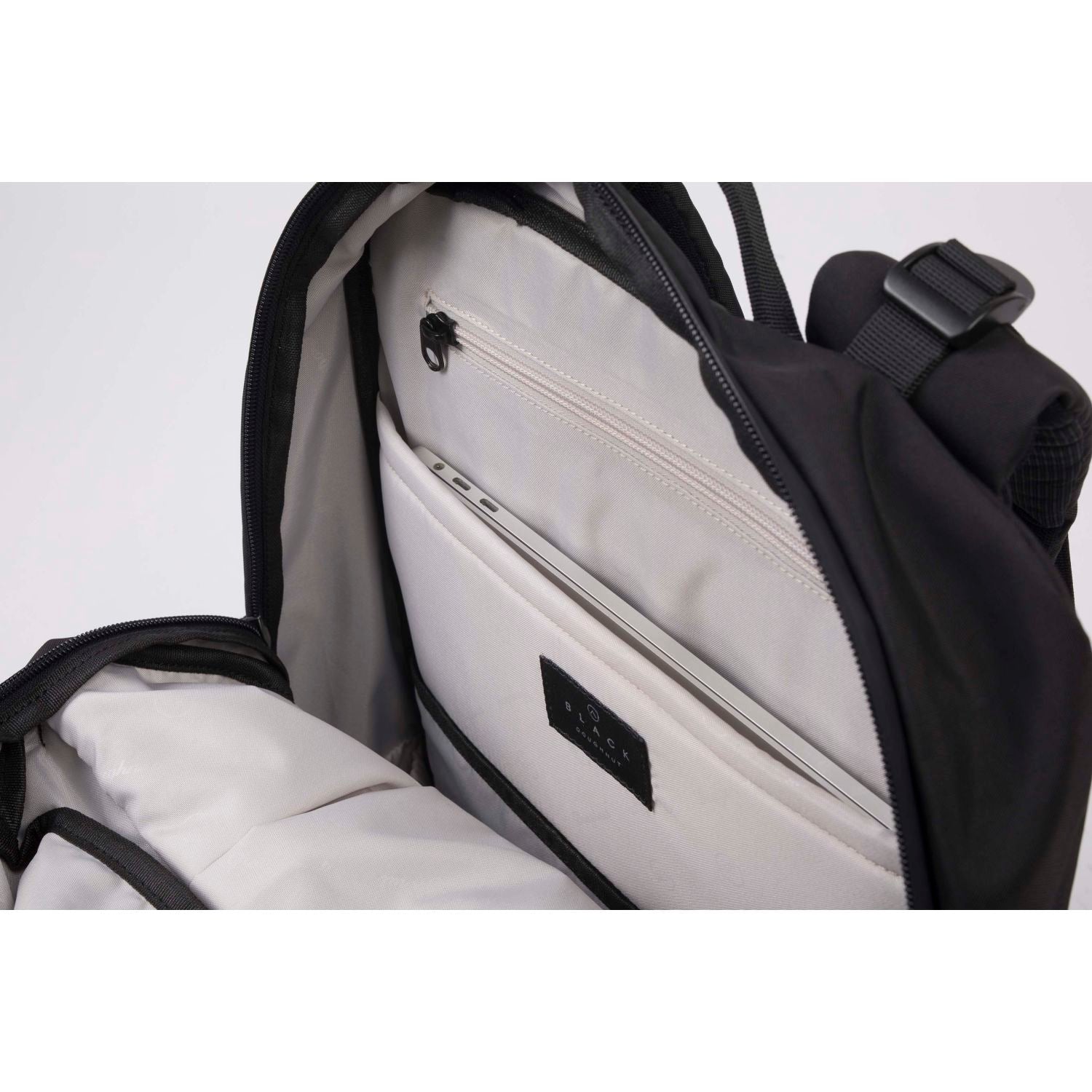 Doughnut Astir - Black