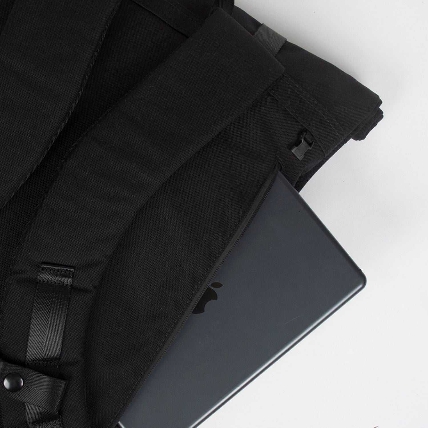 Doughnut Christopher Nylon Black Series - Black