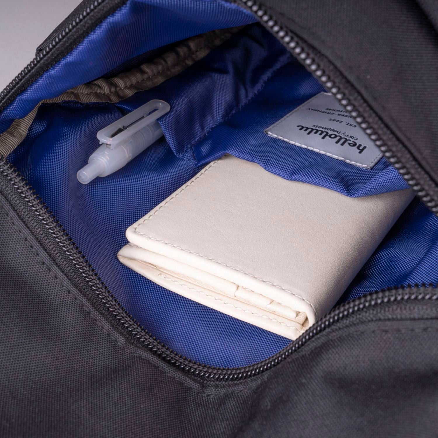 Hellolulu Desi Sling Bag (Black)