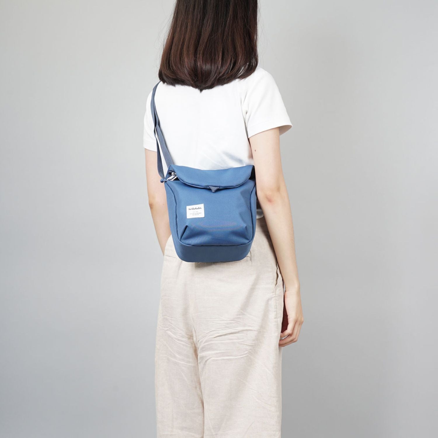 Hellolulu Desi Sling Bag (Smoke Blue)