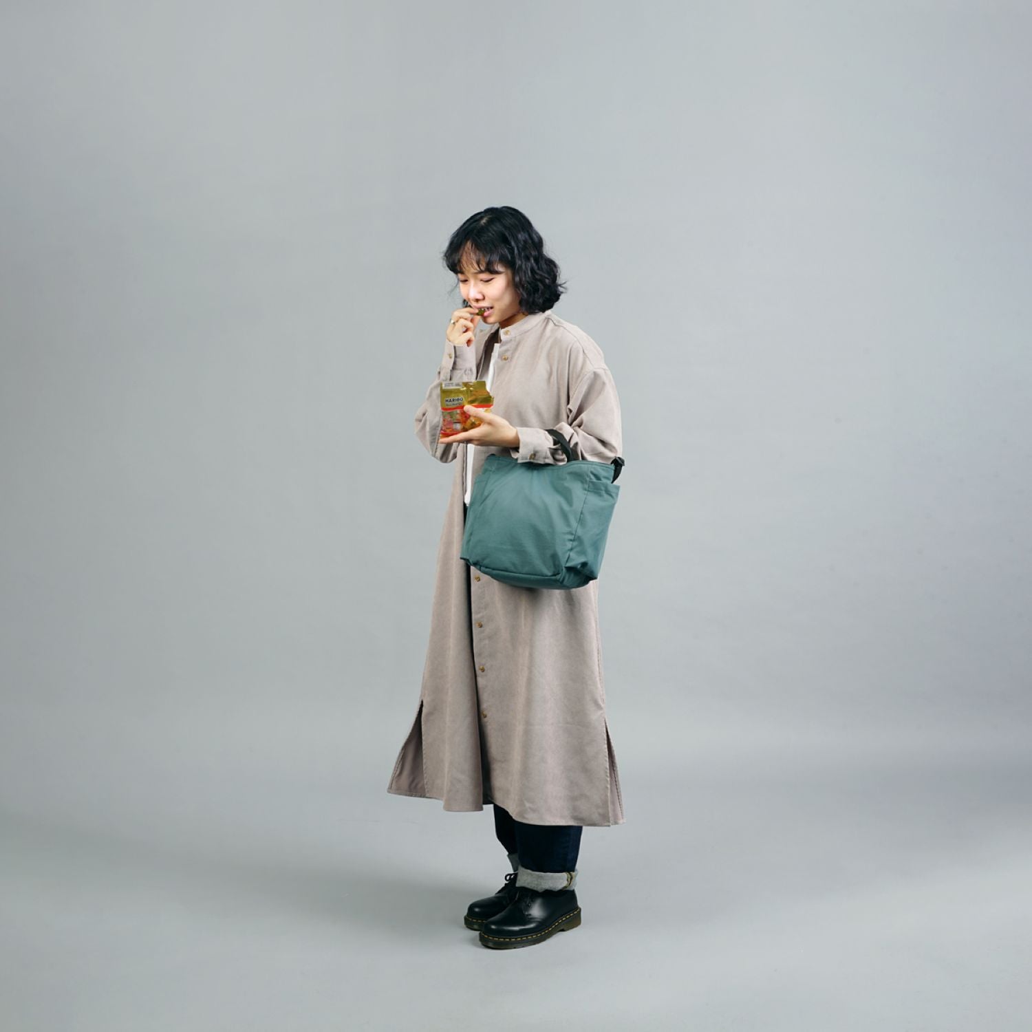 Hellolulu Jolie Double Sided 2 Way Shoulder Bag Eco Edition (Ultra Black/Shaded Spruce)