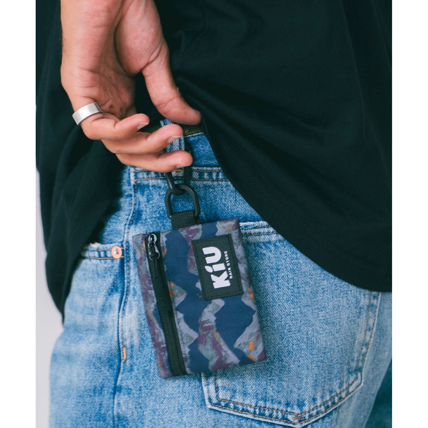 KiU Water Repellent Multi Case (Bear Face)