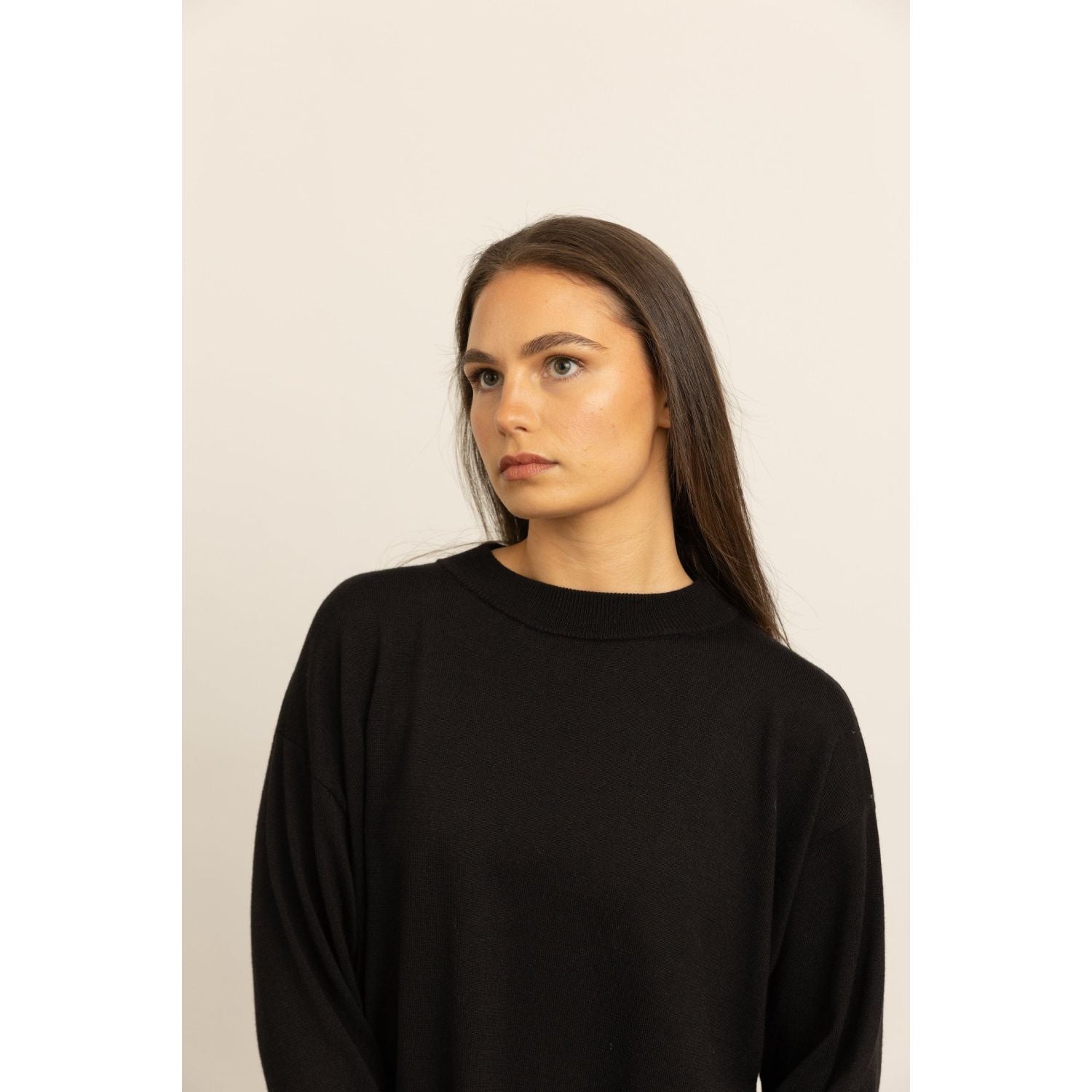 Paire Silknit Unisex Relaxed Crewneck Sweater (Black) - S