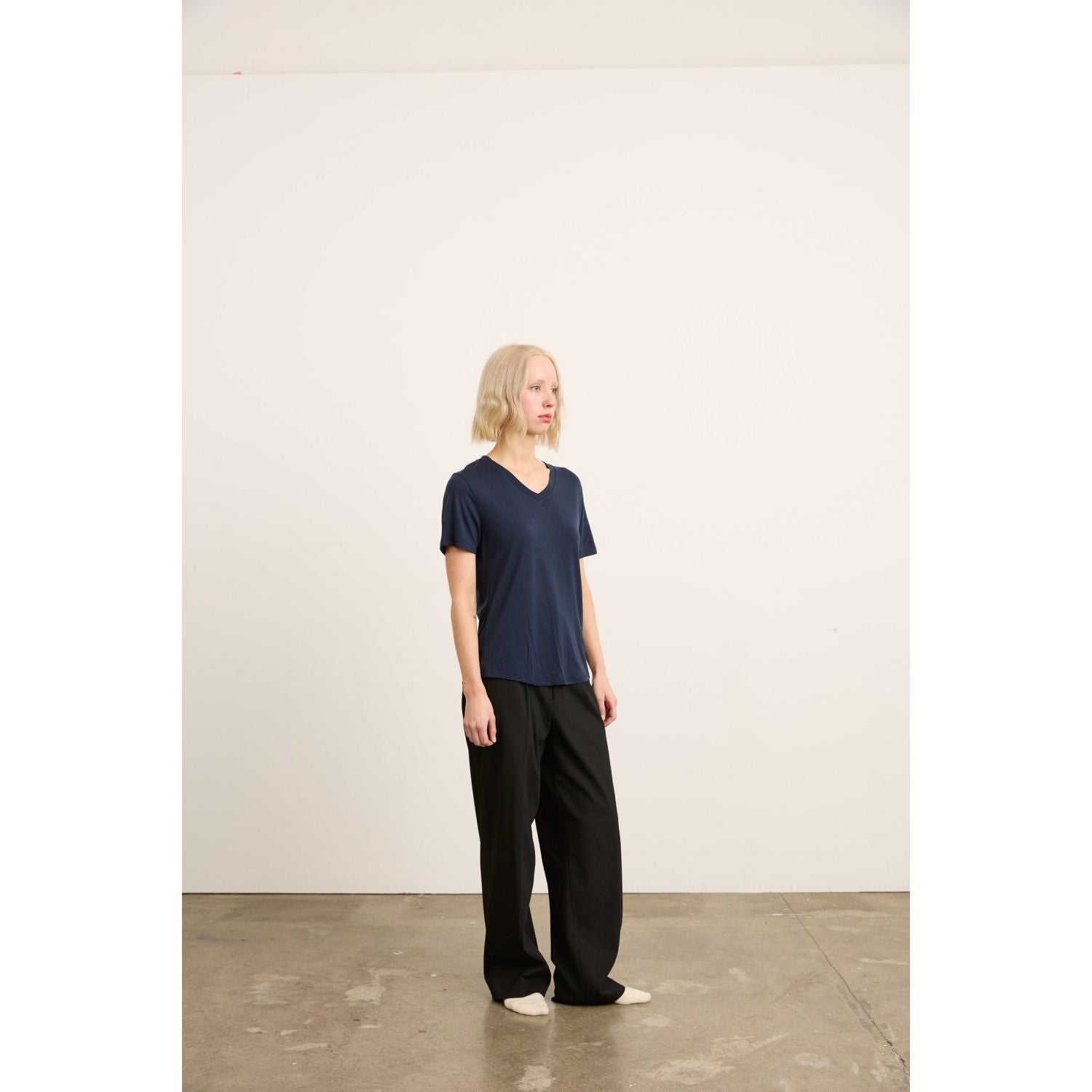 Paire Women's Merino Wool-Blend V-Neck T-Shirt (Navy) - S