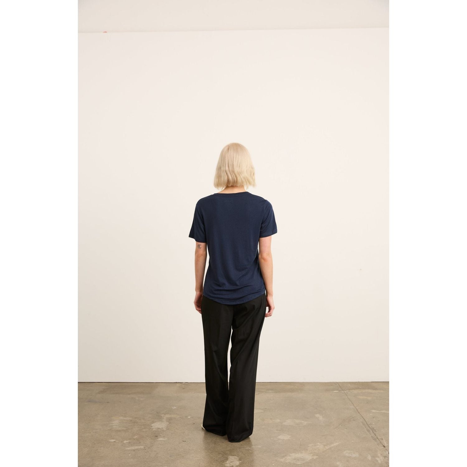 Paire Women's Merino Wool-Blend V-Neck T-Shirt (Navy) - S