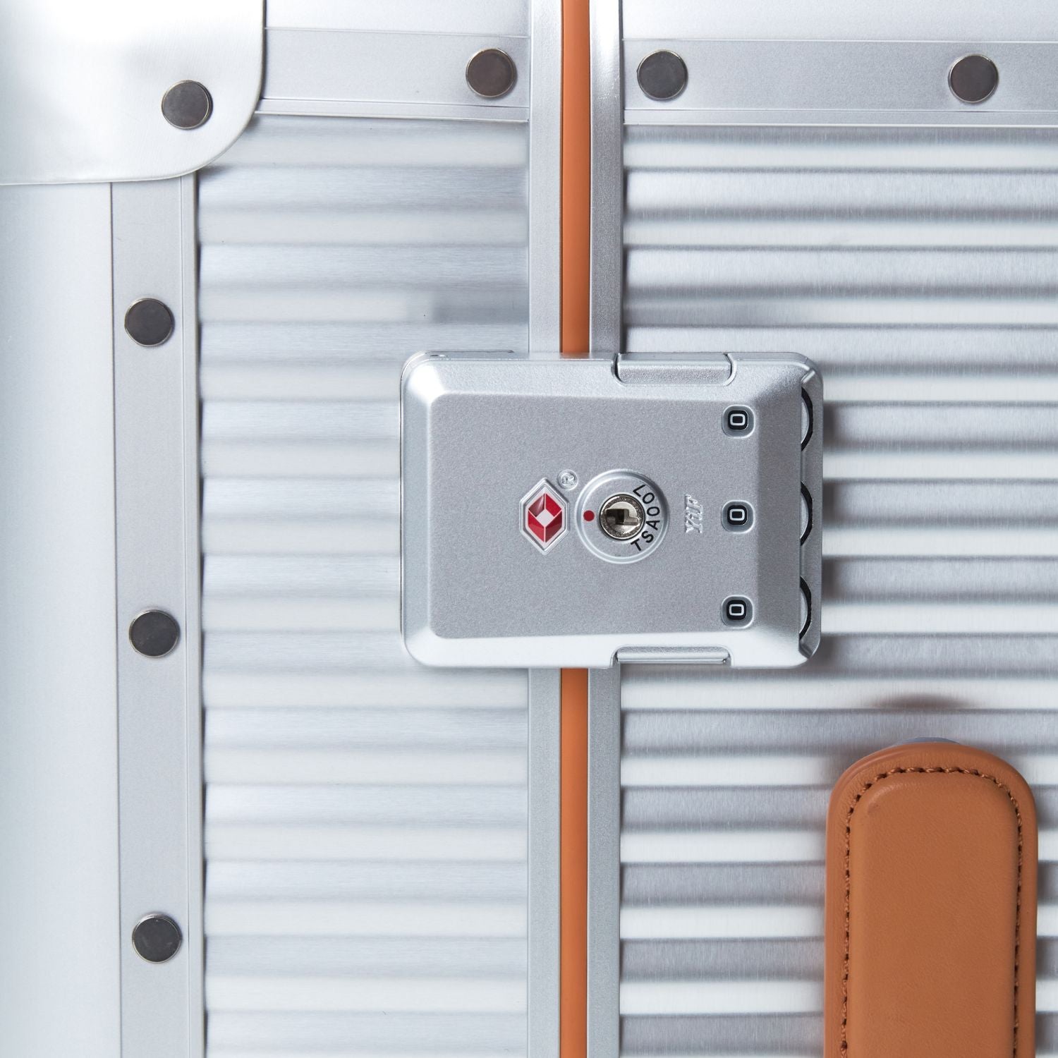 RAWROW R Trunk Aluminium 50L/20'' Carry On Luggage (Silver)