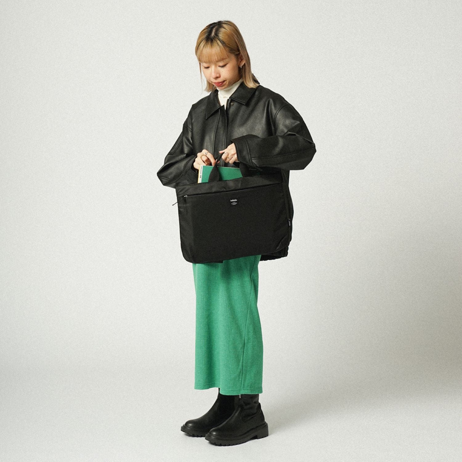 Hellolulu Sara 3-Way Sleeve Case 16" Recycled (Raven Black)