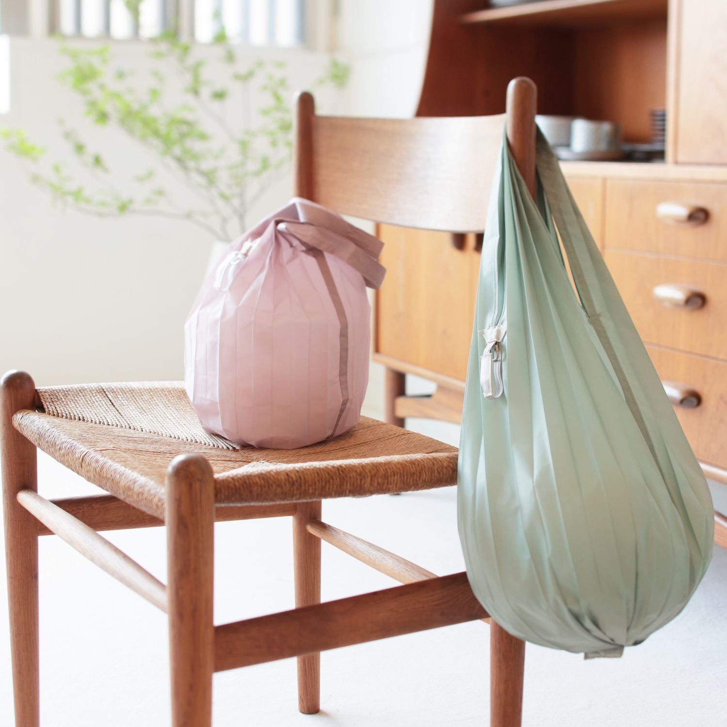 Shupatto Foldable Minimal Bag 12L - Lime Sorbet