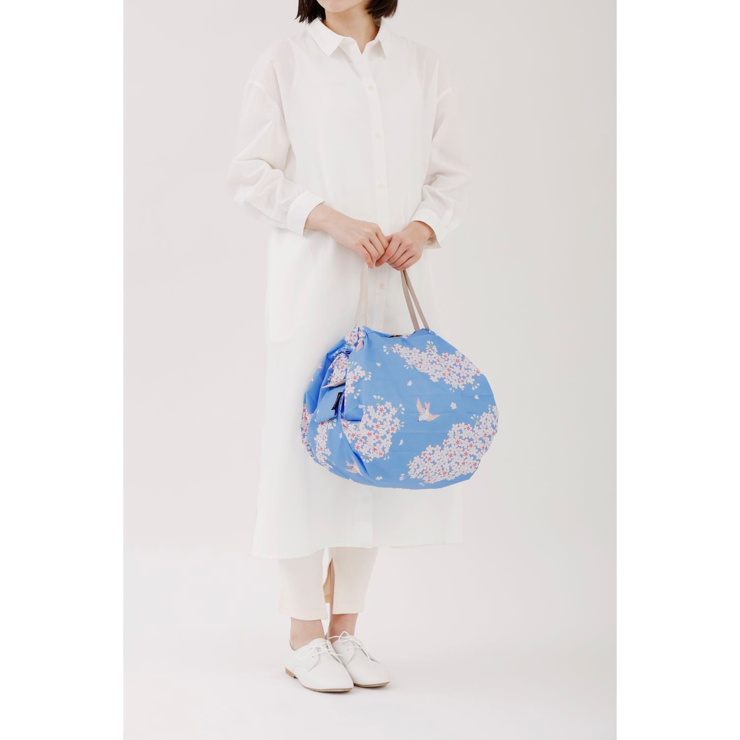Shupatto Foldable Tote (M) - Hana Ni Tori (Blue)