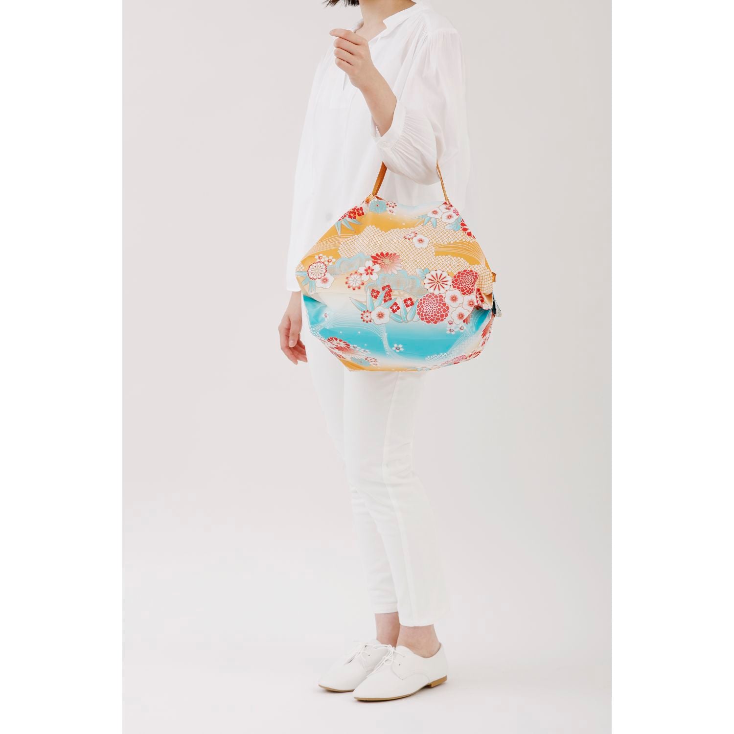 Shupatto Foldable Tote (M) - Nagare Gumo (Orange)