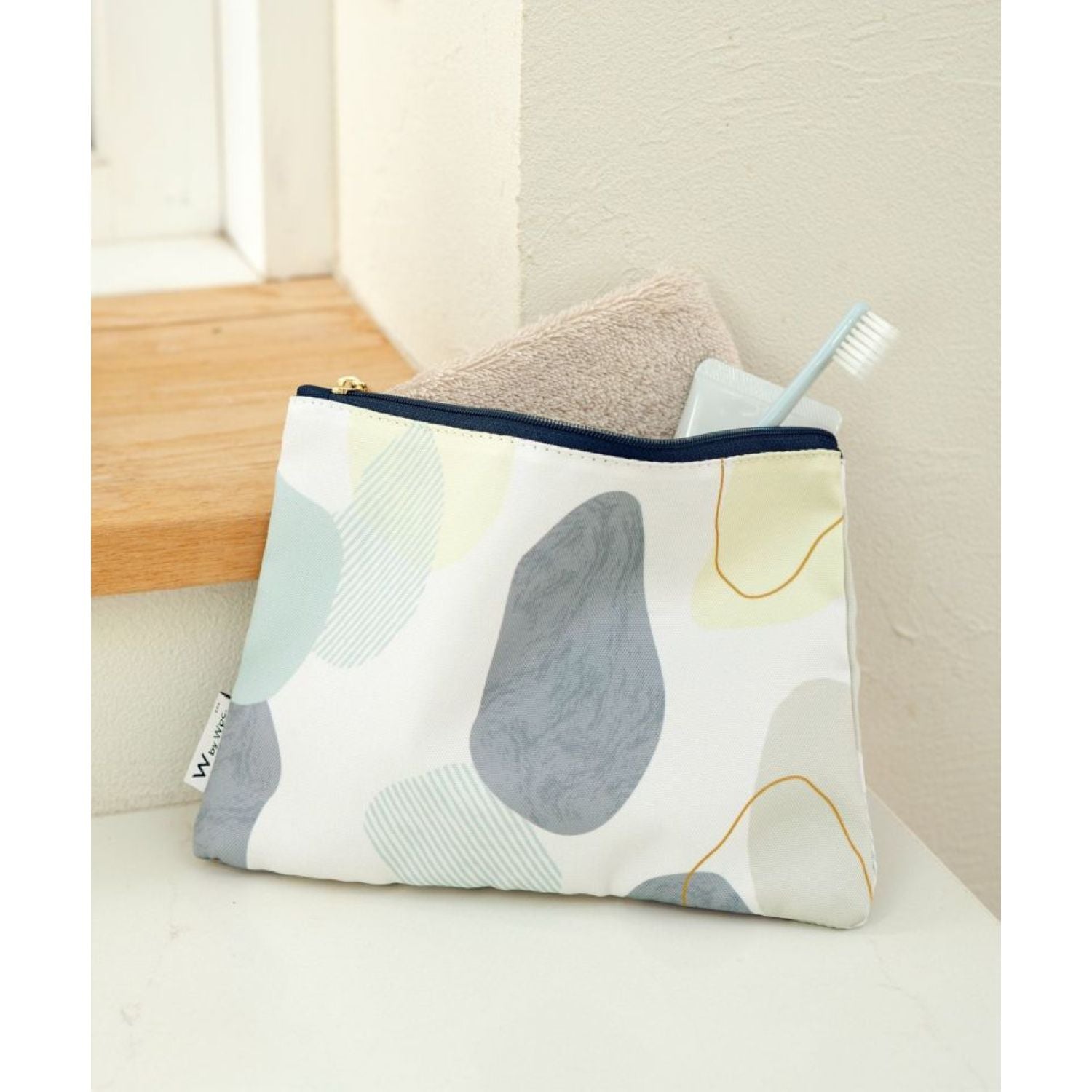 WPC Flat Pouch (Flower & Bird Charcoal)