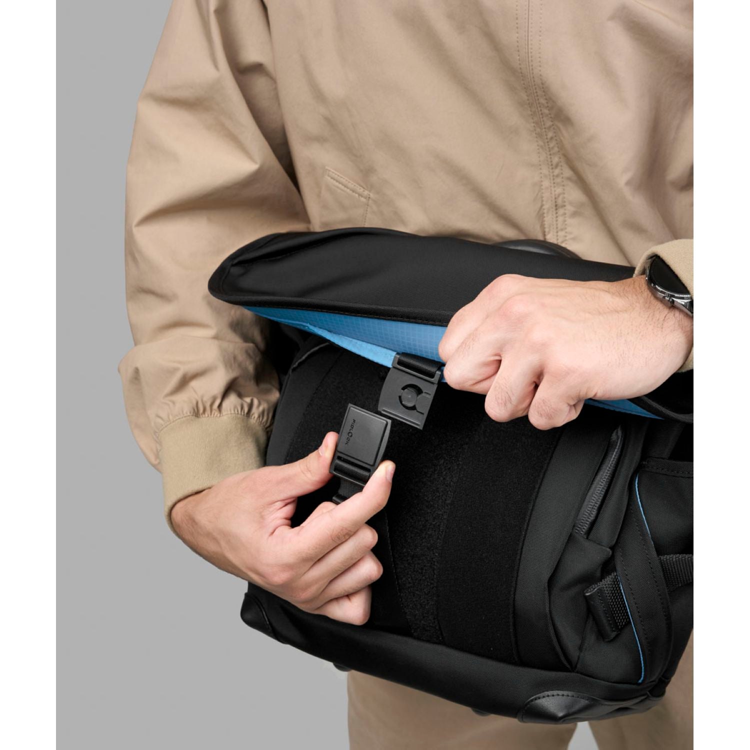 [PRE-ORDER] ALPAKA 7Ven Messenger Decade Edition 14" Ballastic Nylon 840D Bag (Black)