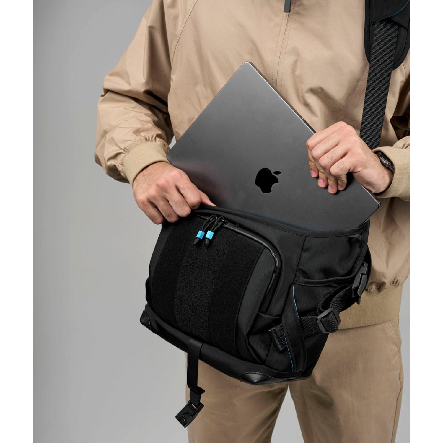 [PRE-ORDER] ALPAKA 7Ven Messenger Decade Edition 14" Ballastic Nylon 840D Bag (Black)