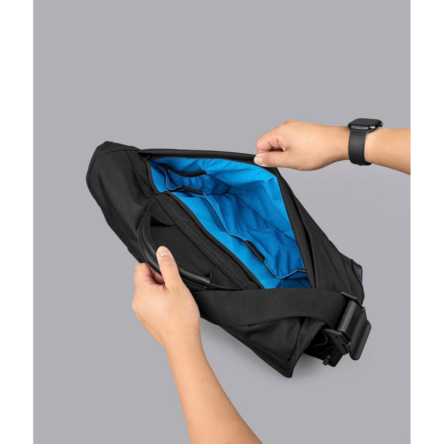 [PRE-ORDER] ALPAKA 7Ven Messenger Decade Edition 16" Ballastic Nylon 840D Bag (Black)