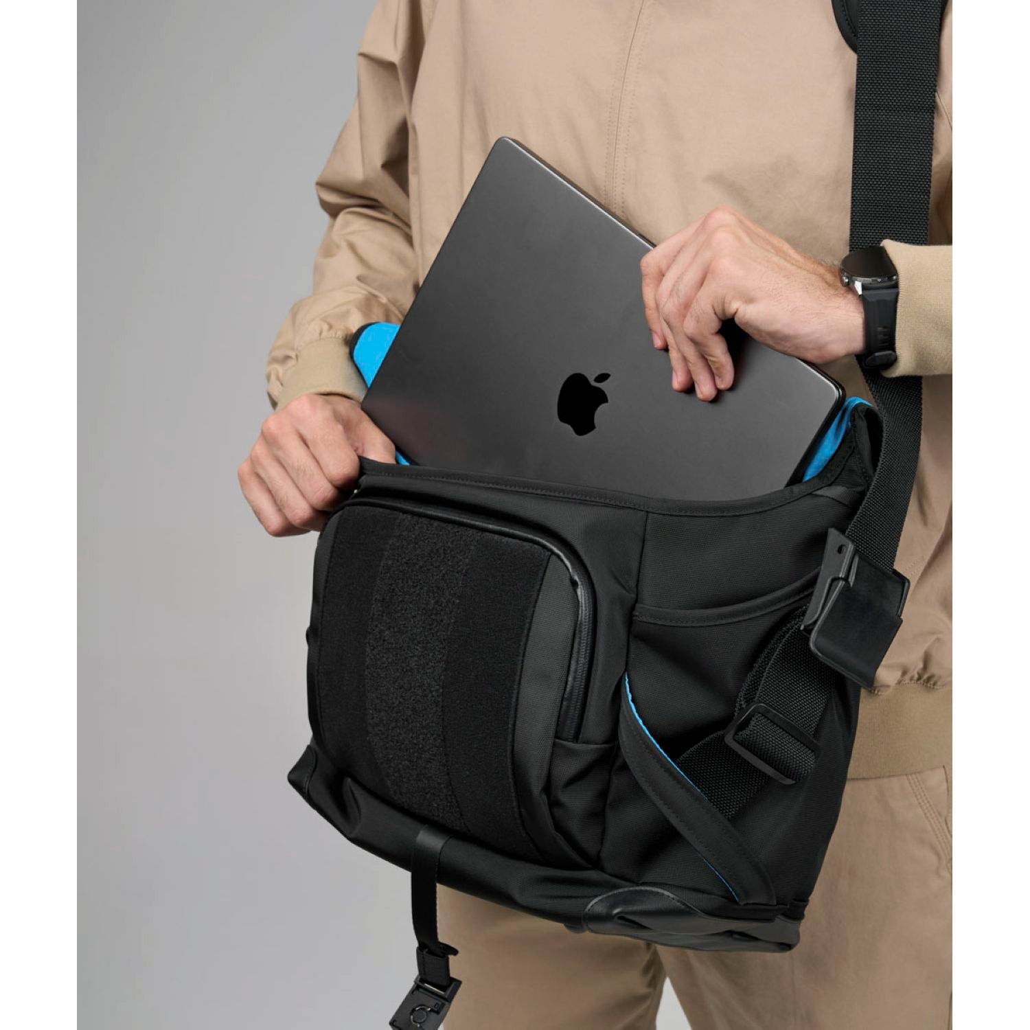 [PRE-ORDER] ALPAKA 7Ven Messenger Decade Edition 16" Ballastic Nylon 840D Bag (Black)