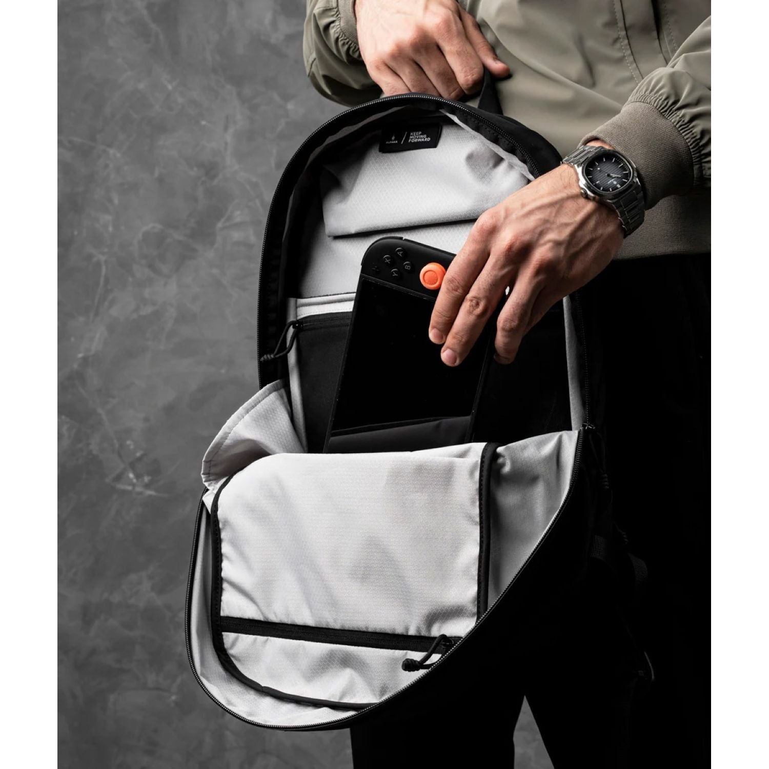 ALPAKA Aero Backpack Lite Axoflux 210D 16L (Black)