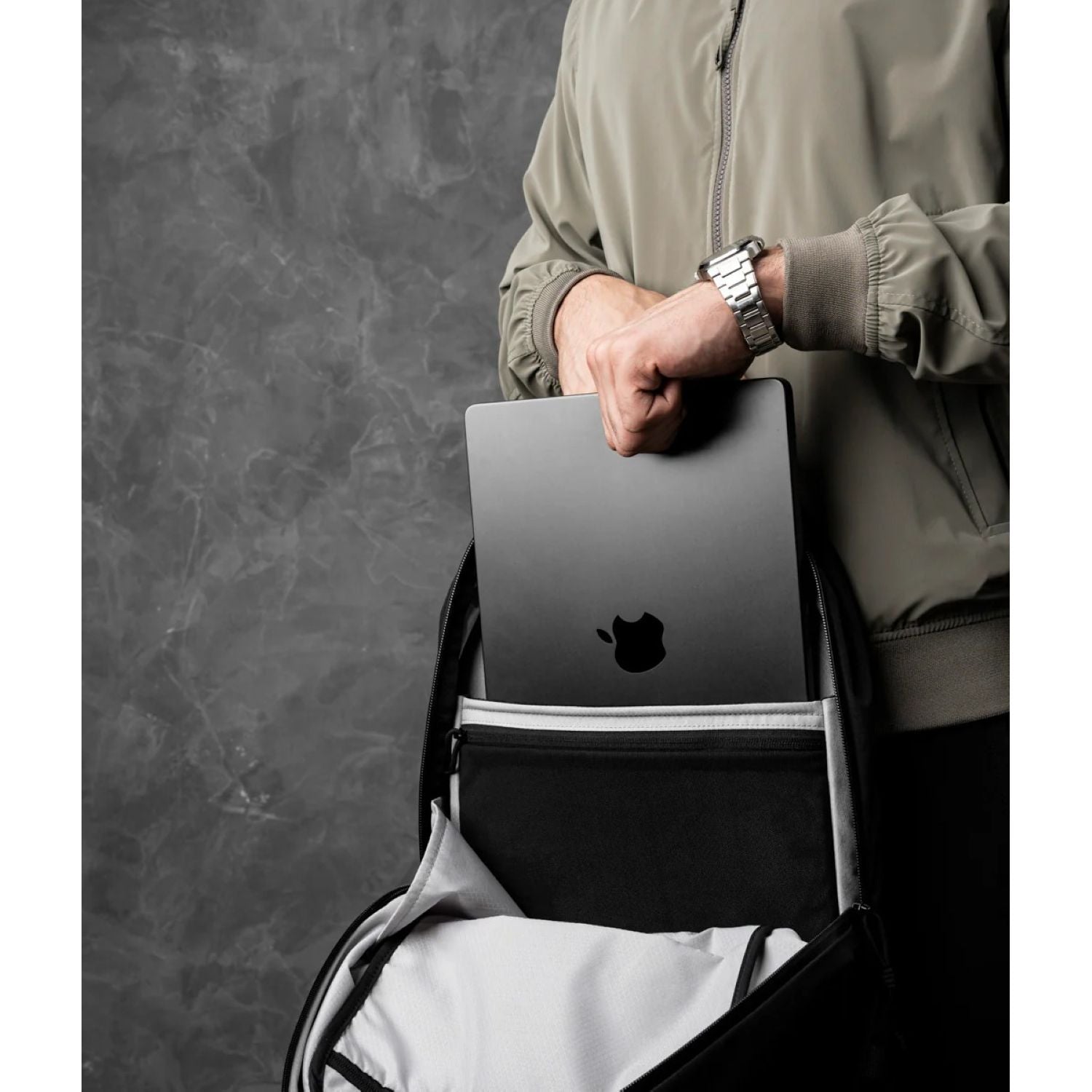 ALPAKA Aero Backpack Lite Axoflux 210D 16L (Black)