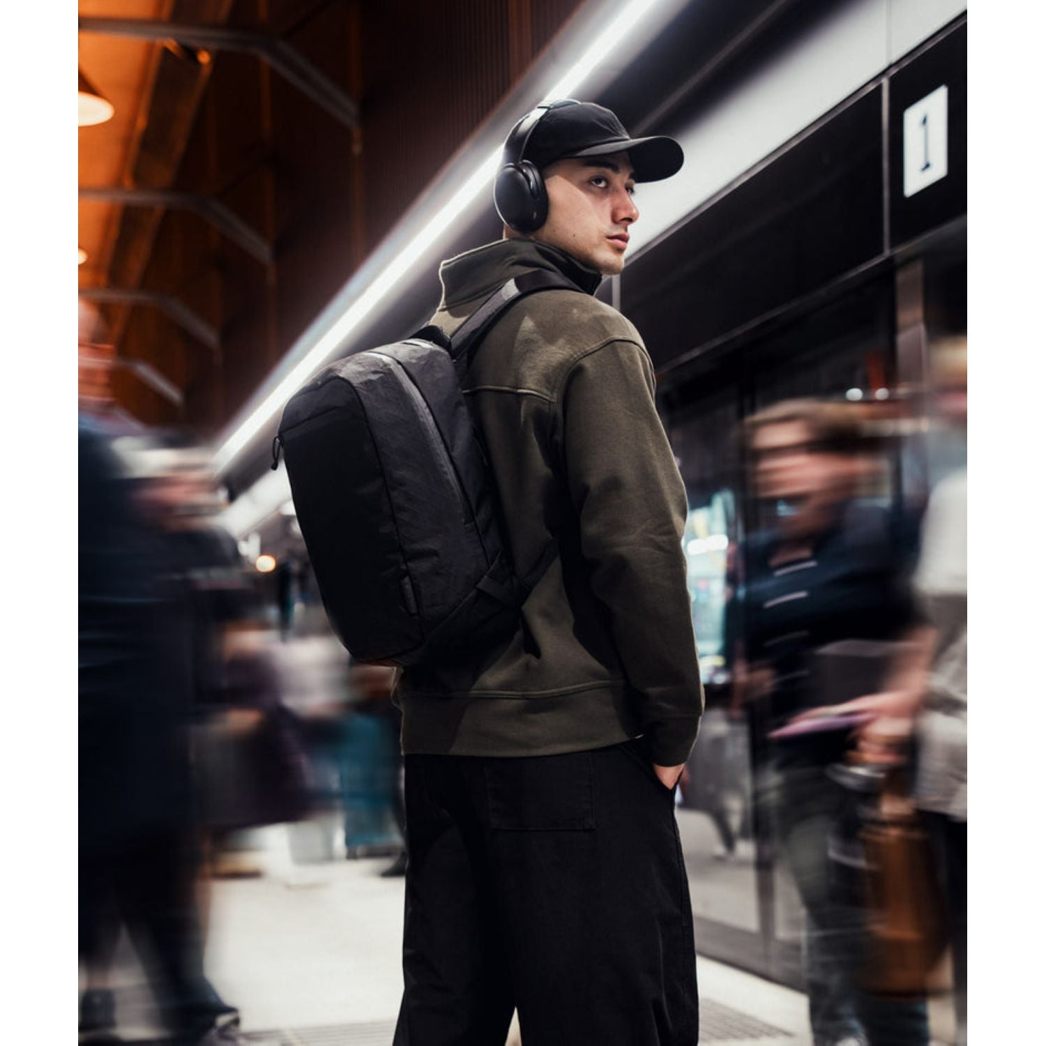 ALPAKA Aero Backpack Lite X-Pac VX21 16L (Black)