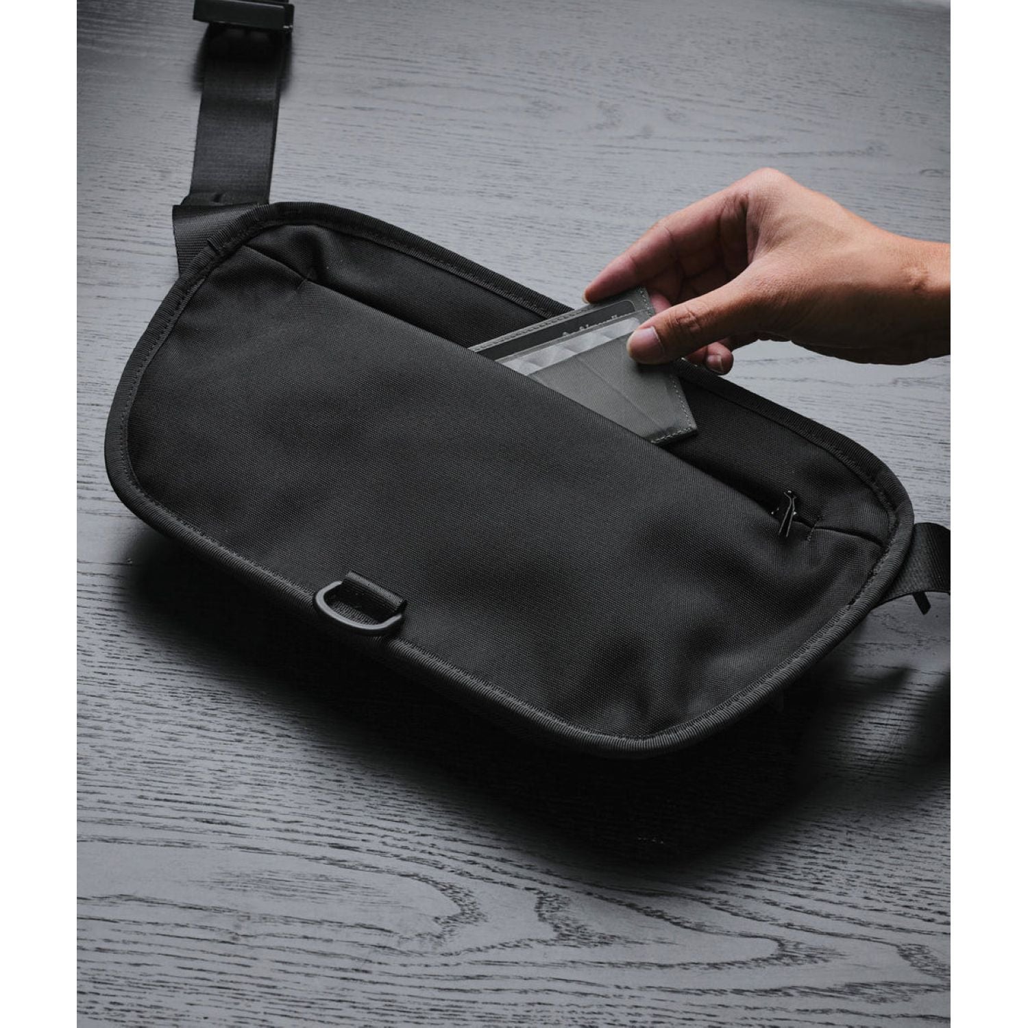 ALPAKA Bravo Sling Mini V2 Axoflux 300D (Black)