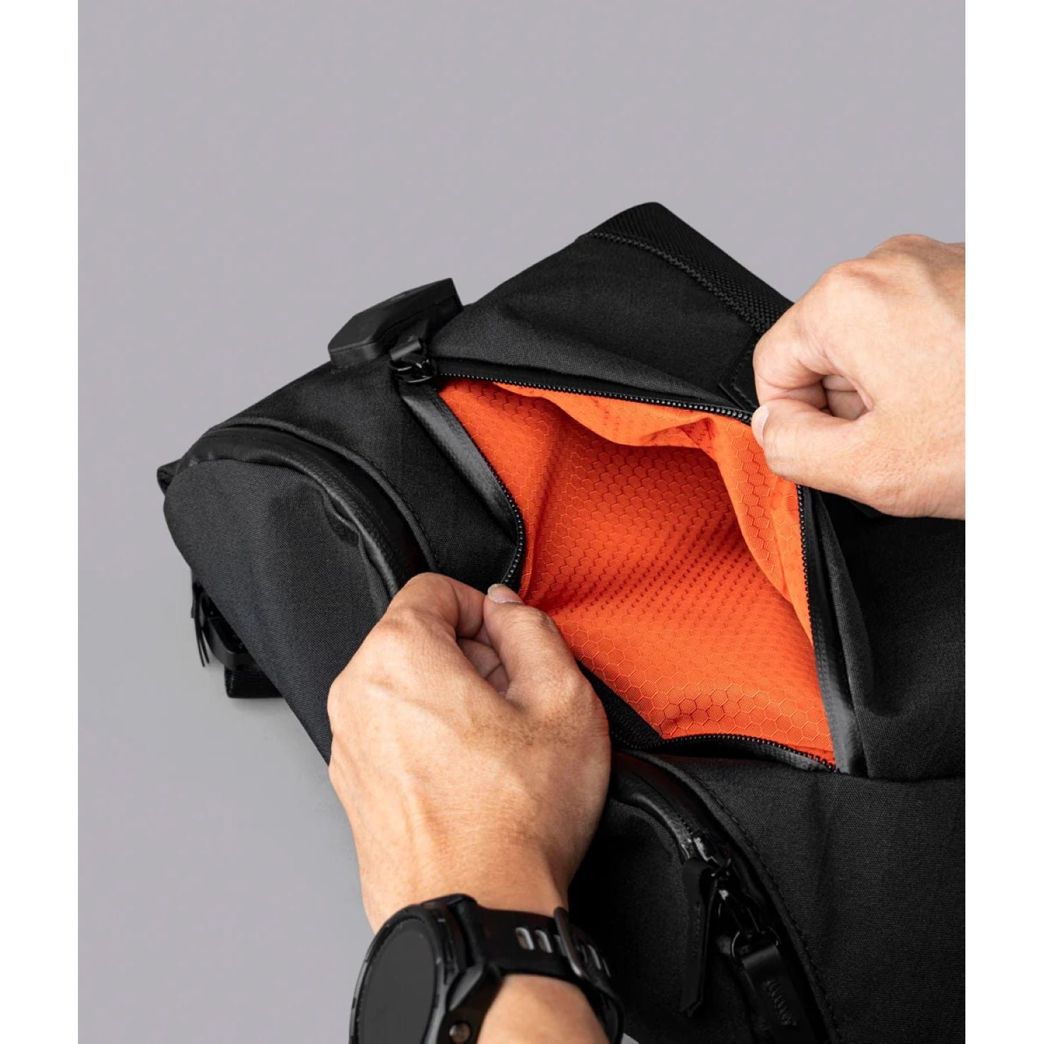 ALPAKA Bravo X Sling V2 Axogrid 300D (Black)