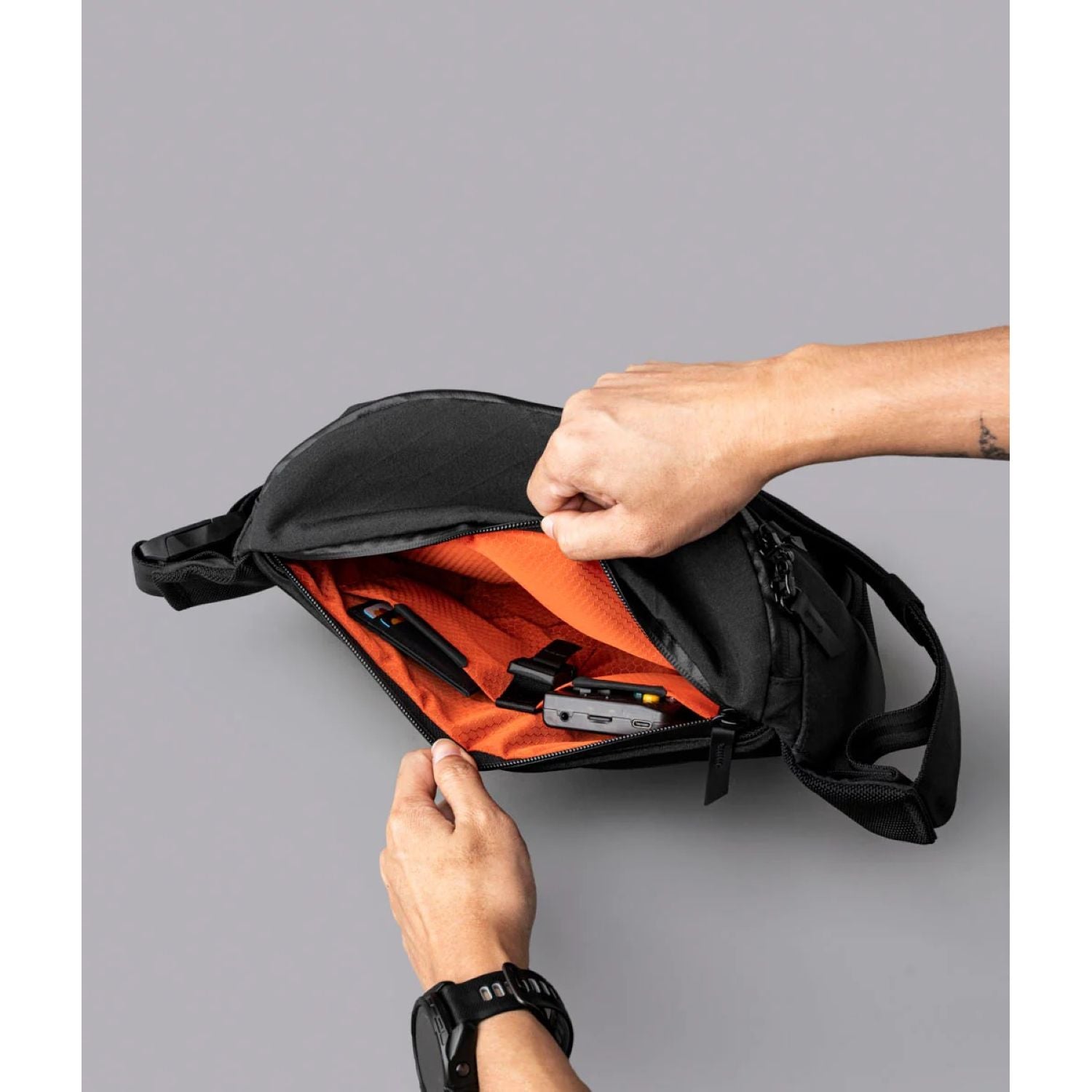 ALPAKA Bravo X Sling V2 Axogrid 300D (Black)