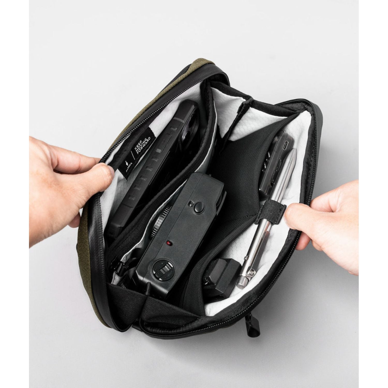 ALPAKA Elements Tech Case Mini Axoflux 600D (Army Green)