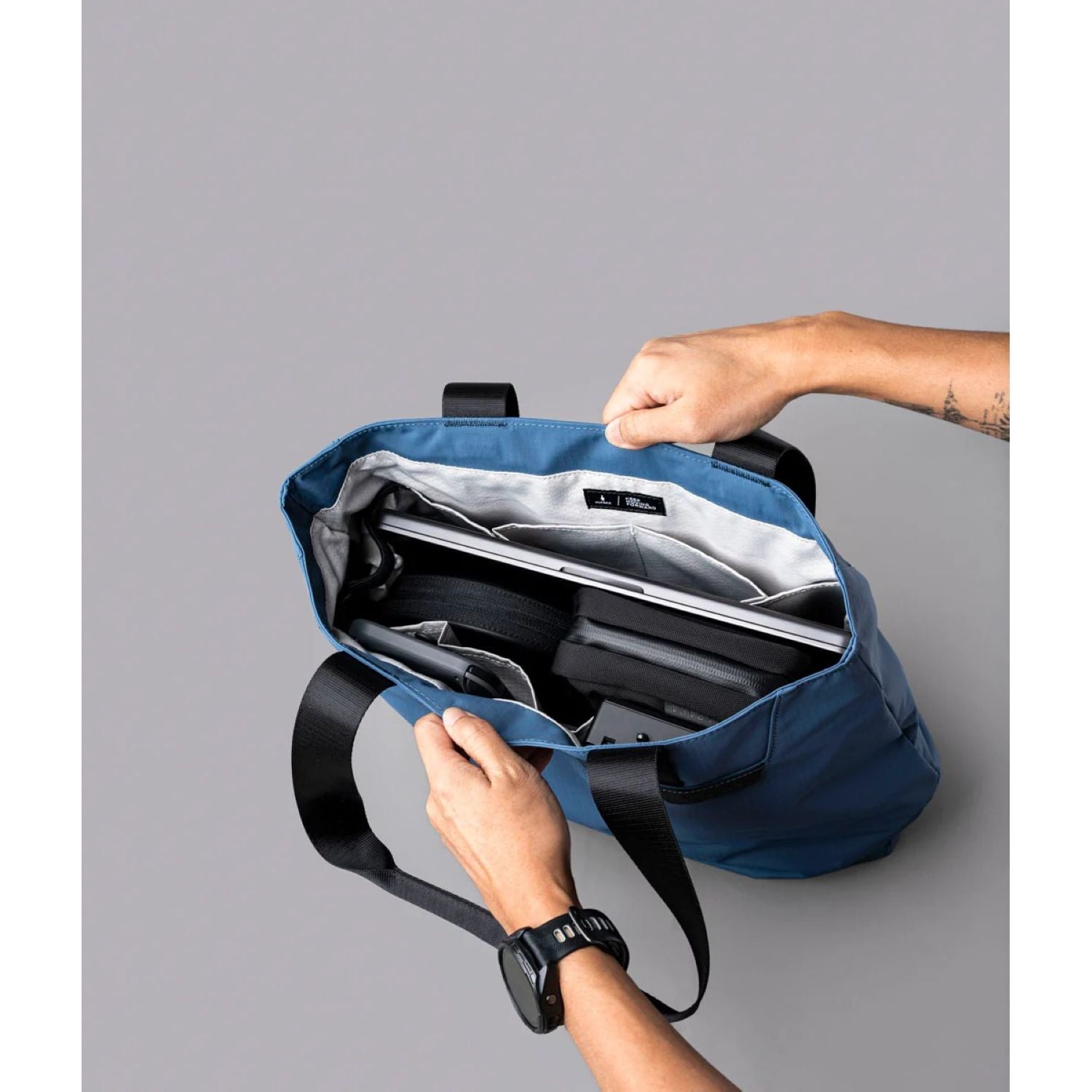 ALPAKA Elements Tote Bag (M) Axoflux 210D (Blue/Grey)