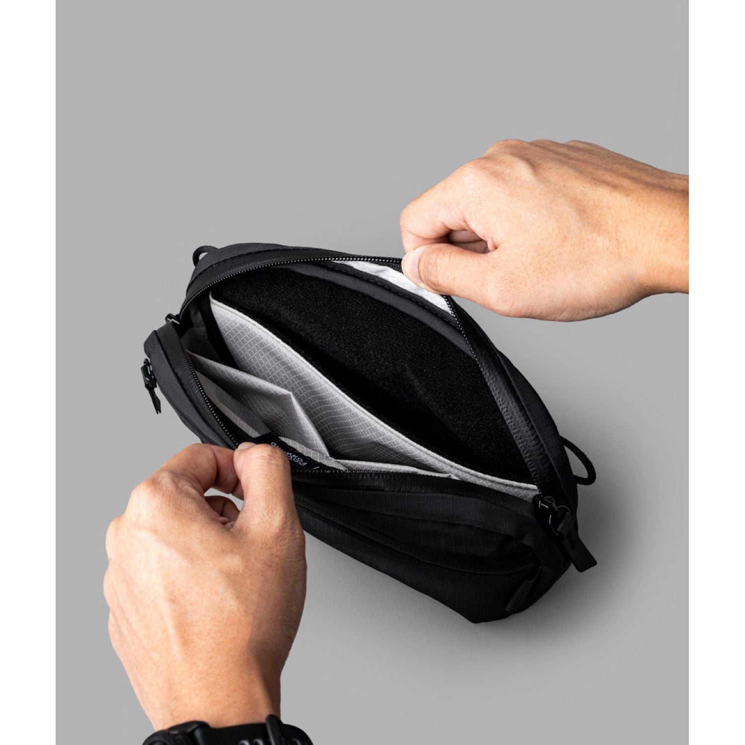 ALPAKA Flight Sling 1L Axoflux 210D (Black)