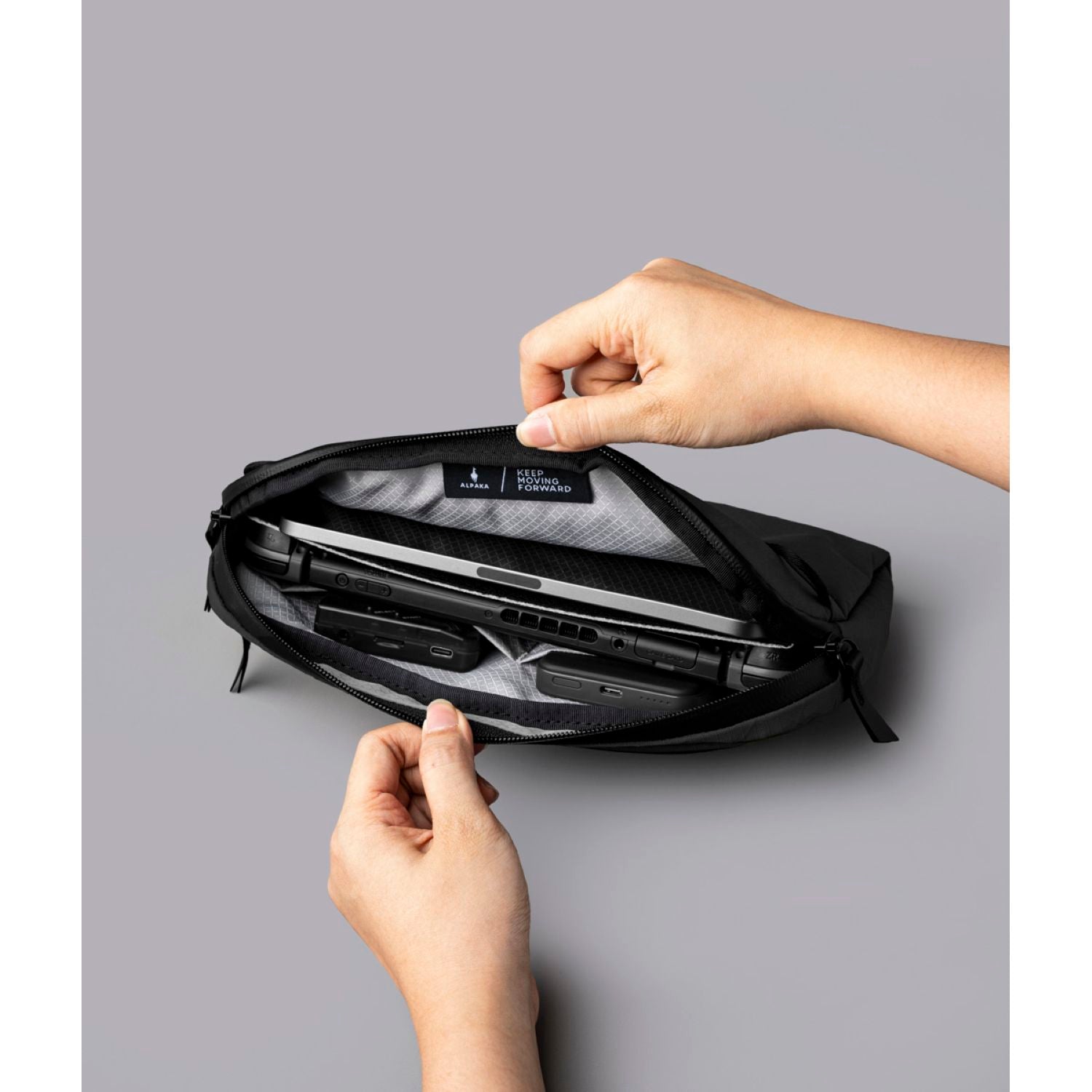 ALPAKA Flight Sling Axogrid 210D (Black)