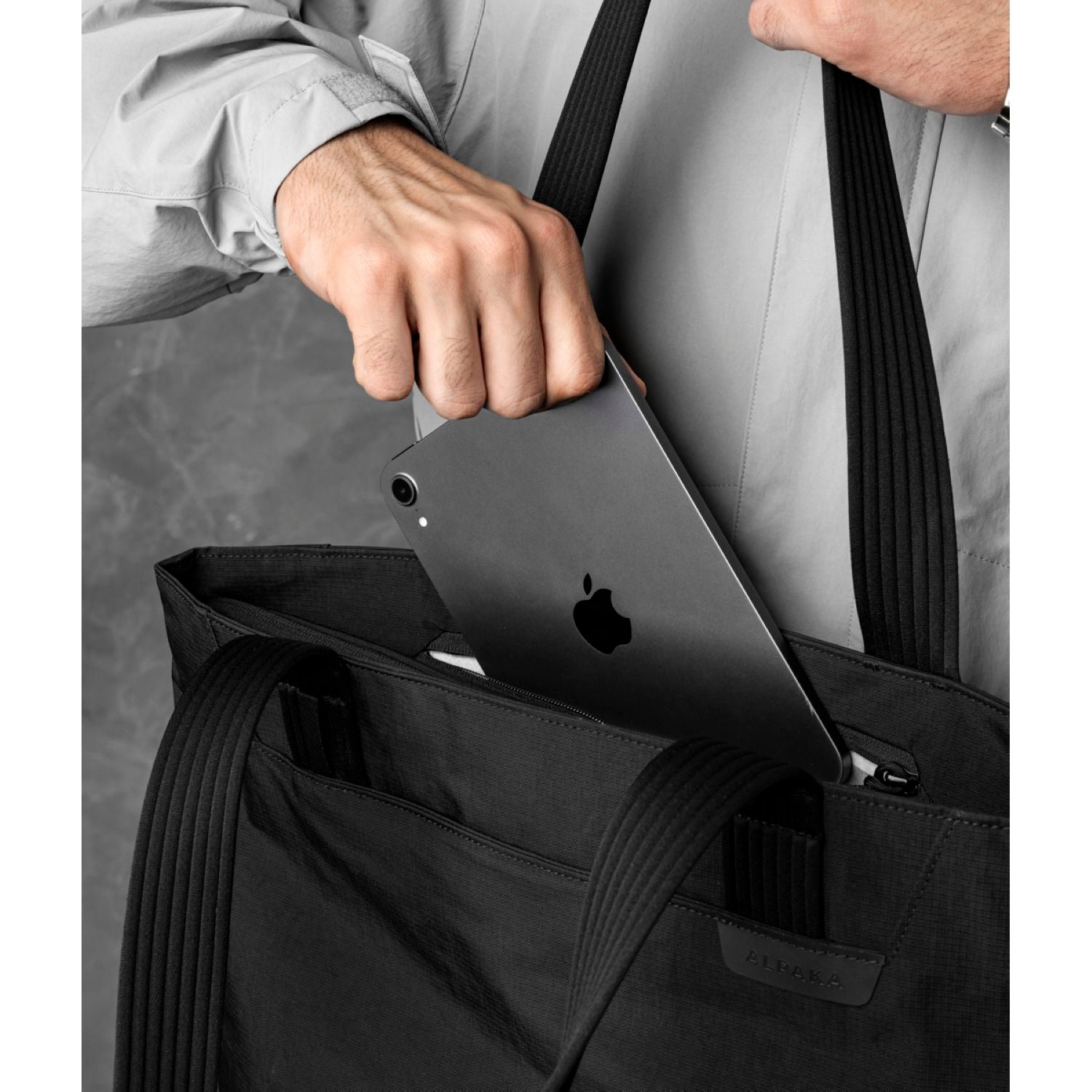 ALPAKA Flight Tote Bag (L) Axoflux 400D (Black)