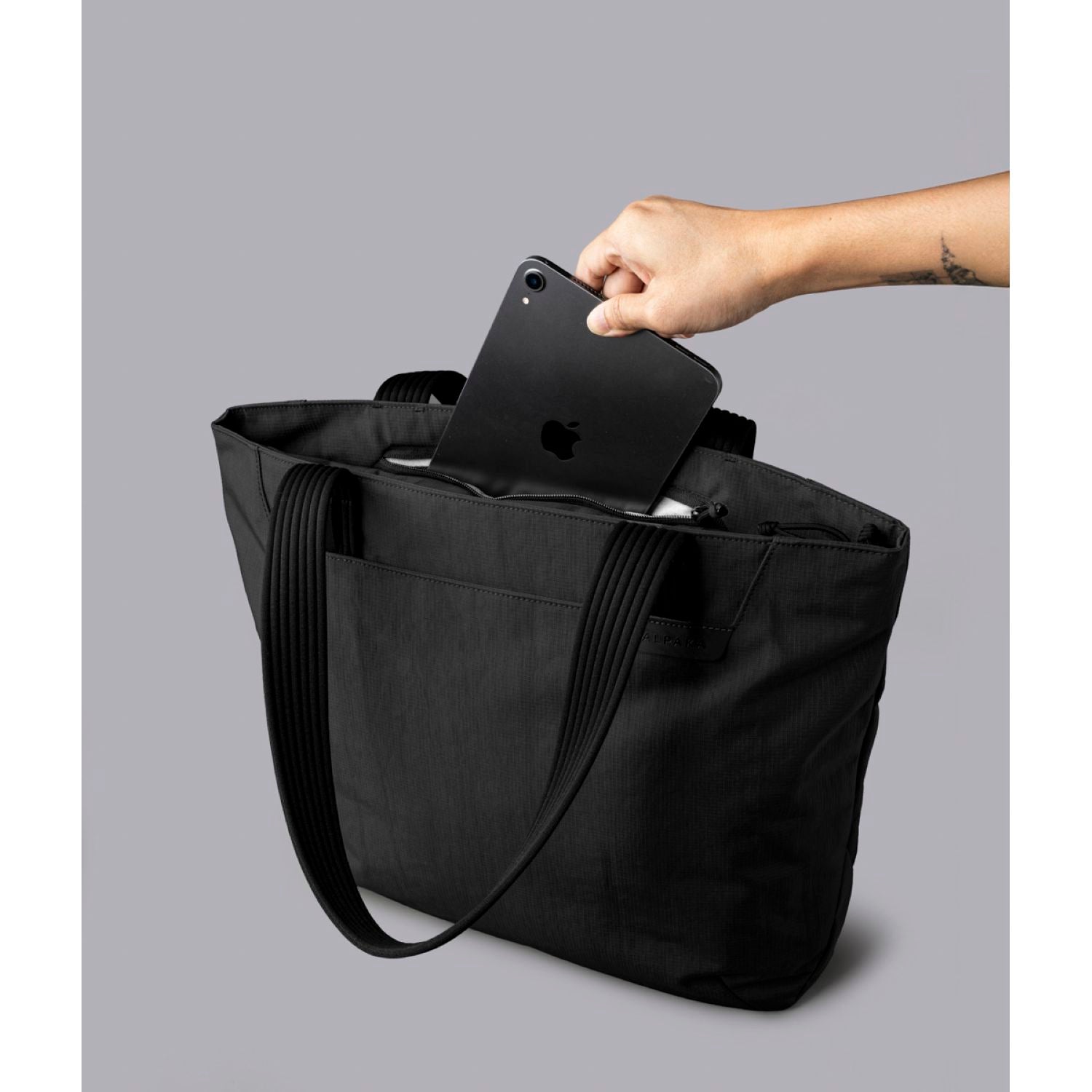 ALPAKA Flight Tote Bag (L) Axoflux 400D (Black)