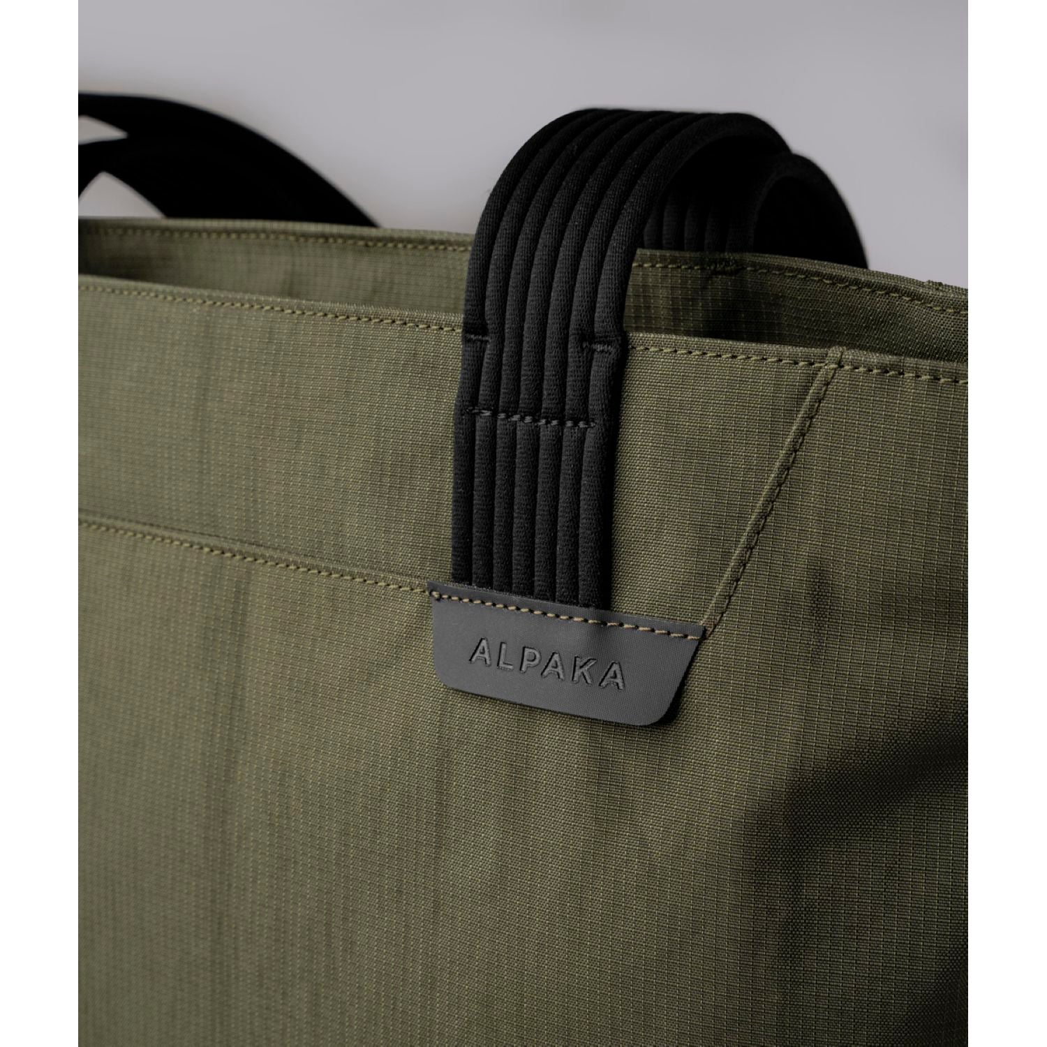 ALPAKA Flight Tote Bag (L) Axoflux 400D (Green)