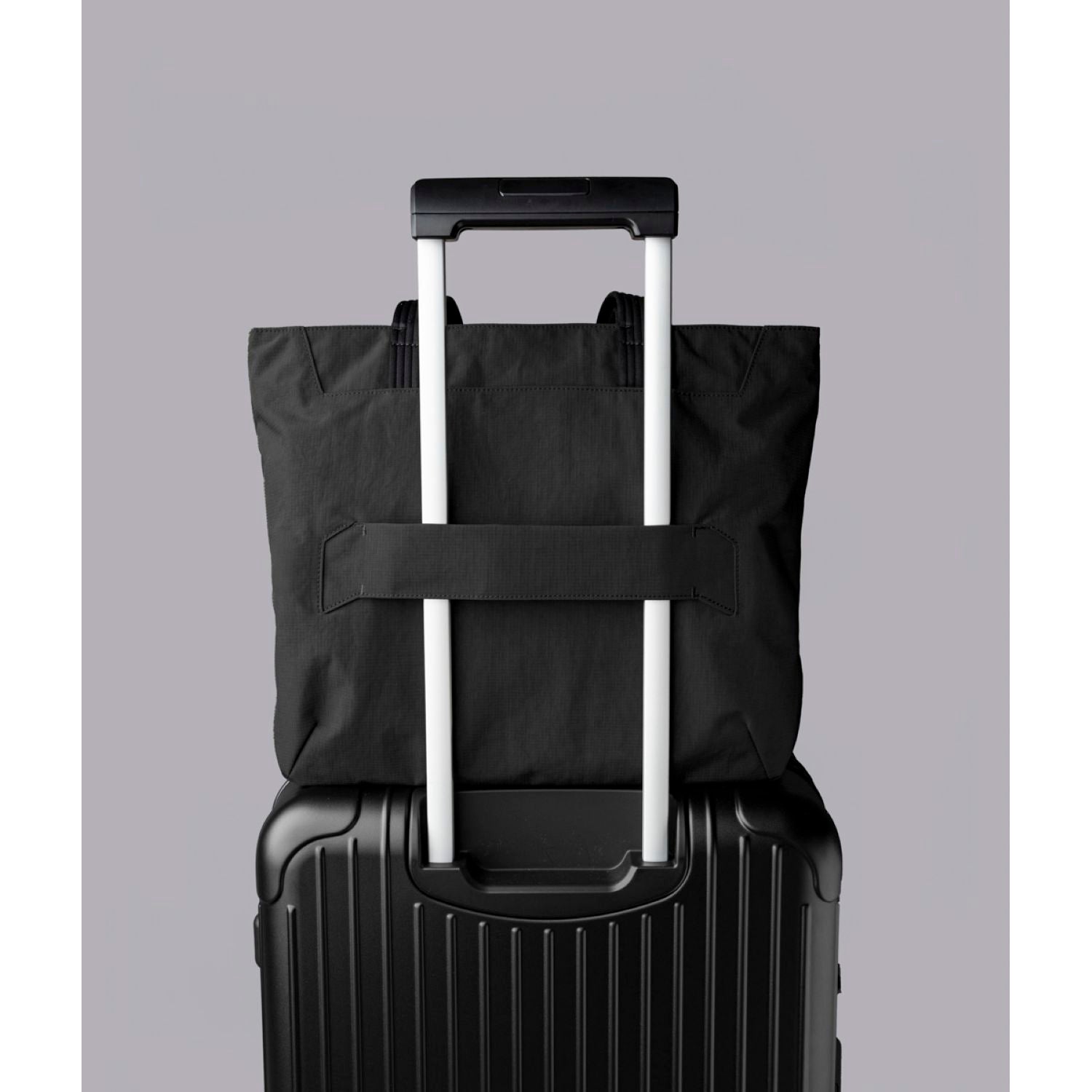 ALPAKA Flight Tote Bag (M) Axoflux 400D (Black)