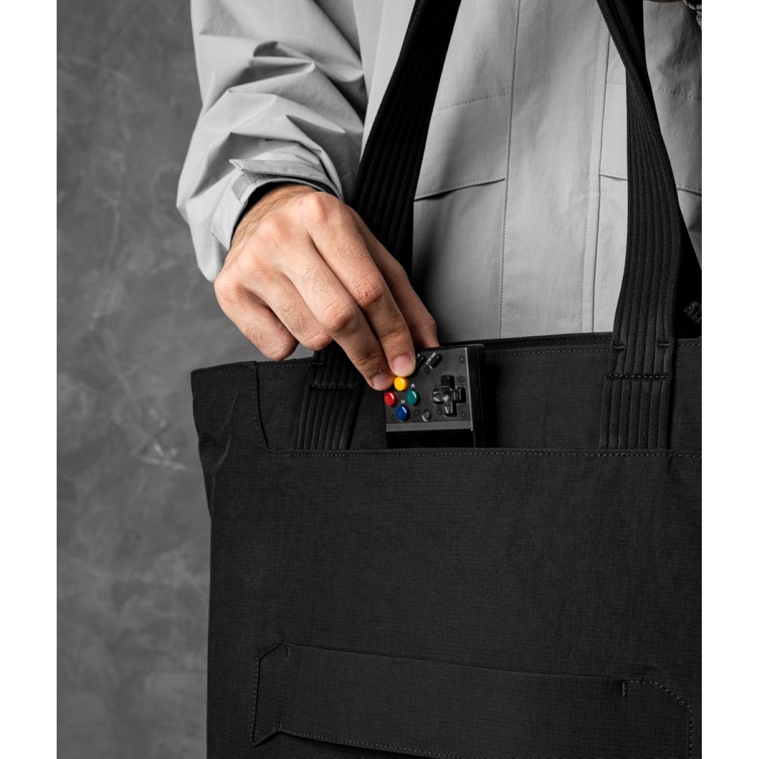 ALPAKA Flight Tote Bag (M) Axoflux 400D (Black)