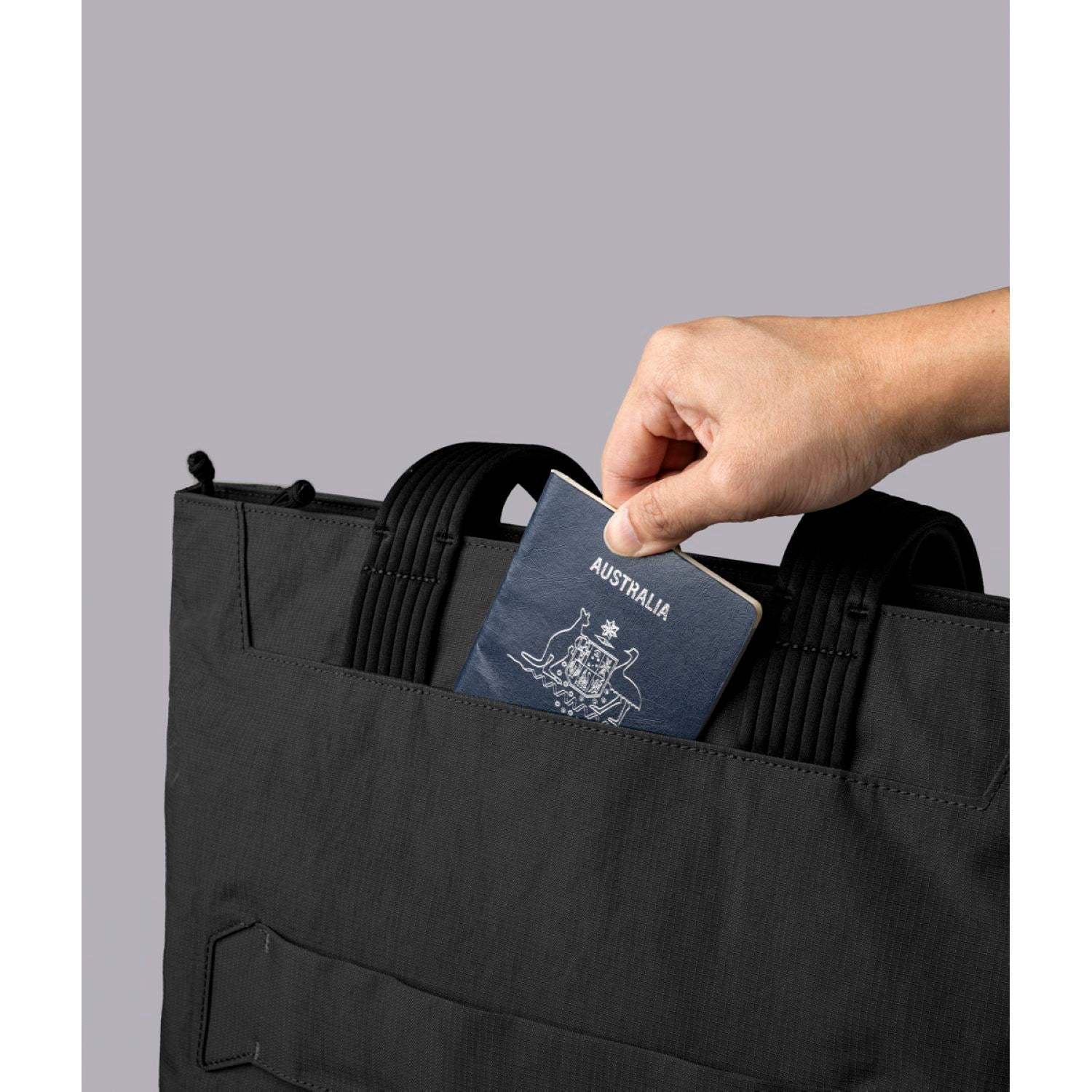 ALPAKA Flight Tote Bag (M) Axoflux 400D (Black)