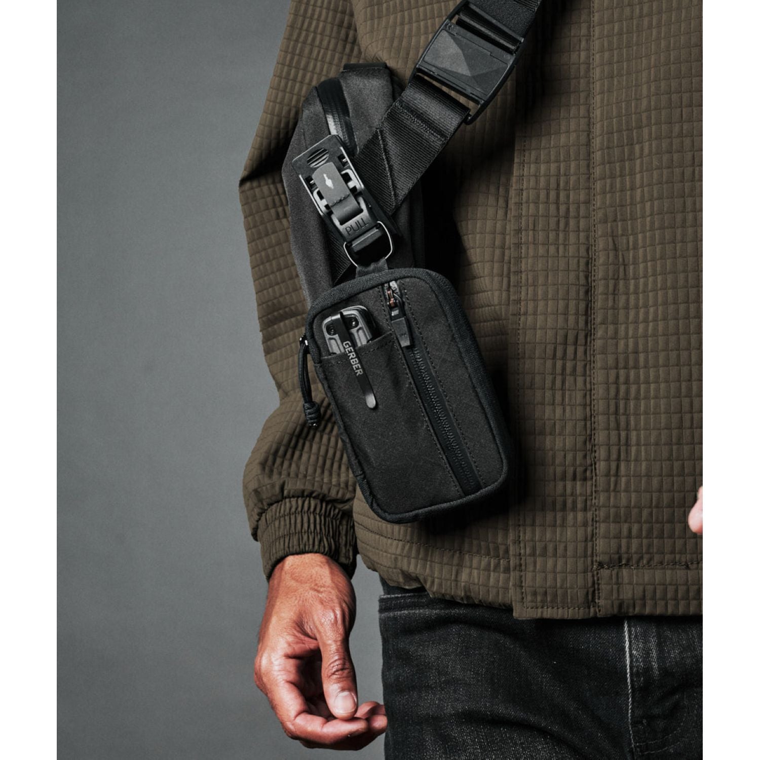 ALPAKA Go Sling Mini V2 (Maglockz Strap Buckle) Axoflux 300D (Black)